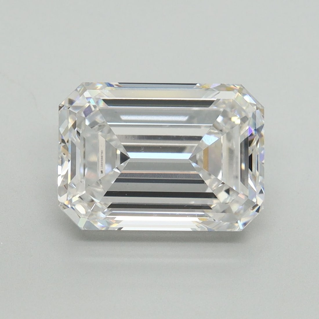 Loose Diamond - EMERALD 4.11ct D VS1: Loose Diamond - EMERALD 4.11ct D VS1 Source: This is a real non-mined Diamond that has been grown in a lab Shape: EMERALD Carats: 4.11 Color: D Clarity: VS1 Certification: IGI Video: