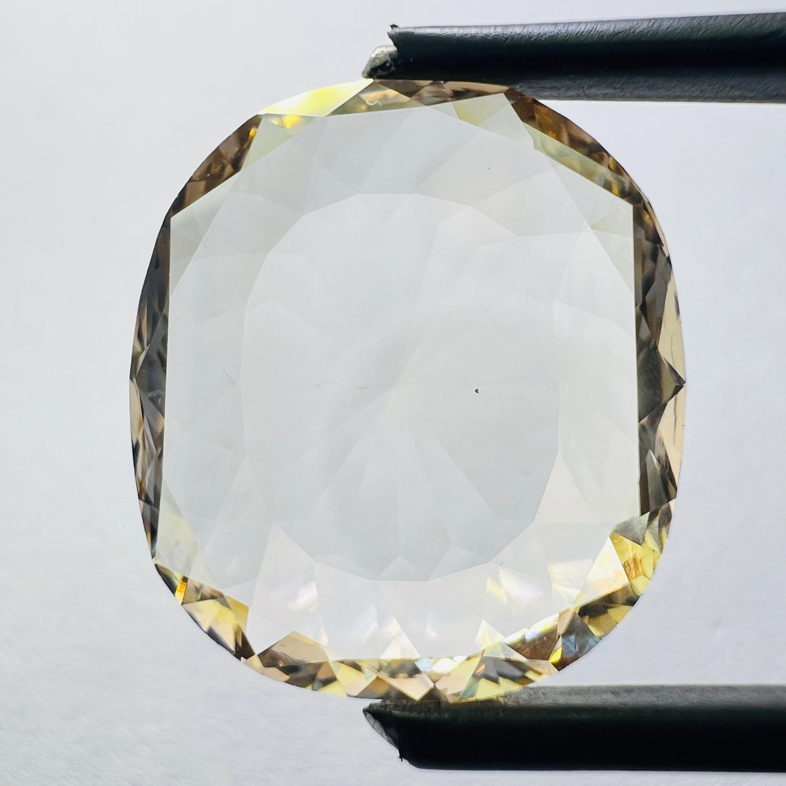 Loose Diamond - OVAL 5.07ct Orange VS1: Loose Diamond - OVAL 5.07ct Orange VS1 Source: This is a real non-mined Diamond that has been grown in a lab Shape: OVAL Carats: 5.07 Color: Orange Certification: NONE The Diamond Depot Guarantee: All
