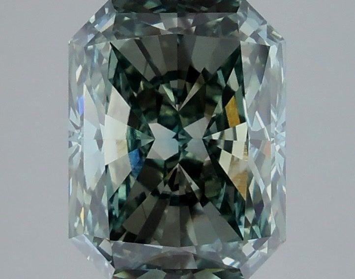 Loose Diamond - RADIANT 3.83ct Fancy Intense Green VS1: Loose Diamond - RADIANT 3.83ct Fancy Intense Green VS1 Source: This is a real non-mined Diamond that has been grown in a lab Shape: RADIANT Carats: 3.83 Color: Fancy Intense Green Certification: IGI V