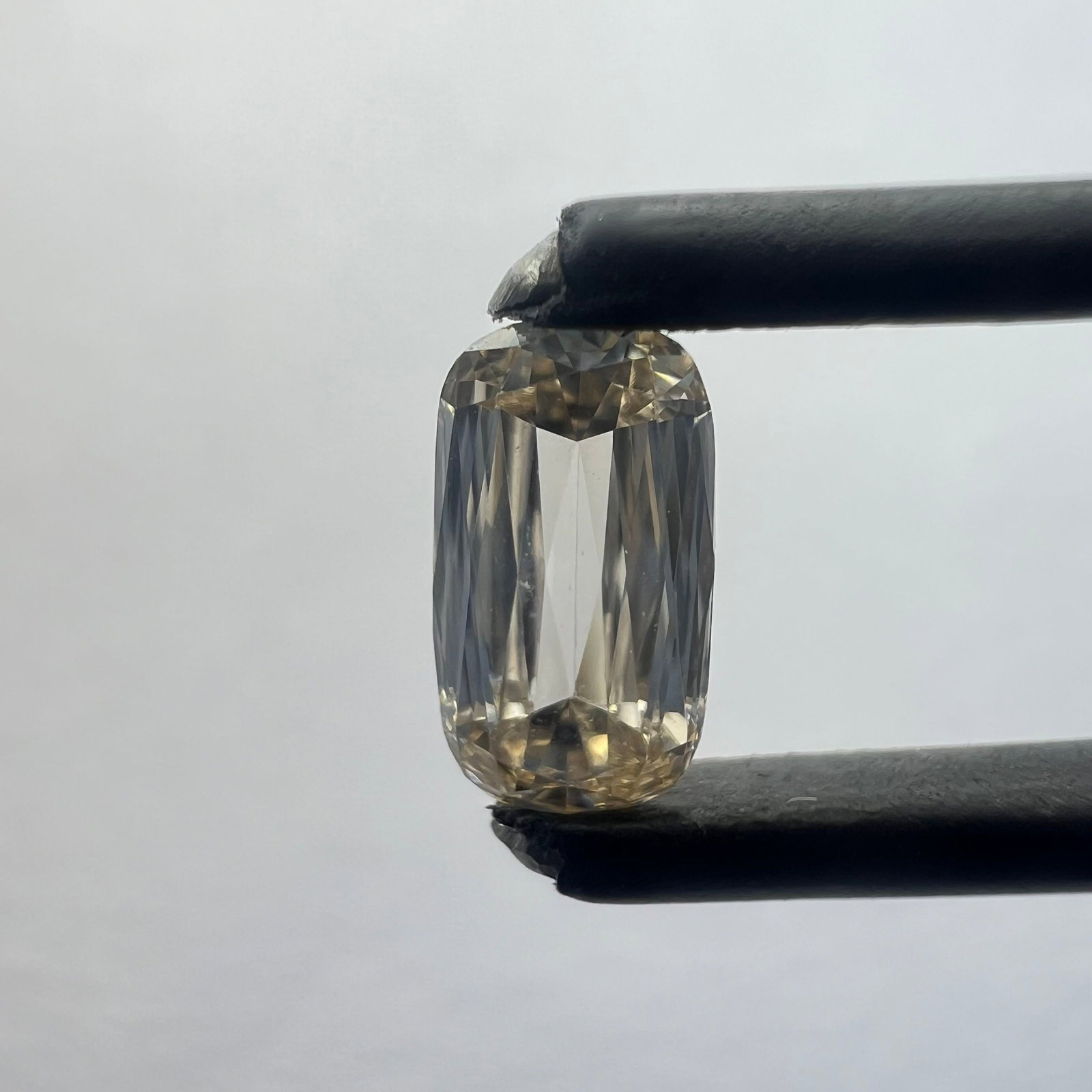Loose Diamond - OTHER 0.47ct Champagne VVS2: Loose Diamond - OTHER 0.47ct Champagne VVS2 Source: This is a real non-mined Diamond that has been grown in a lab Shape: OTHER Carats: 0.47 Color: Champagne Certification: NONE The Diamond Depot Guara