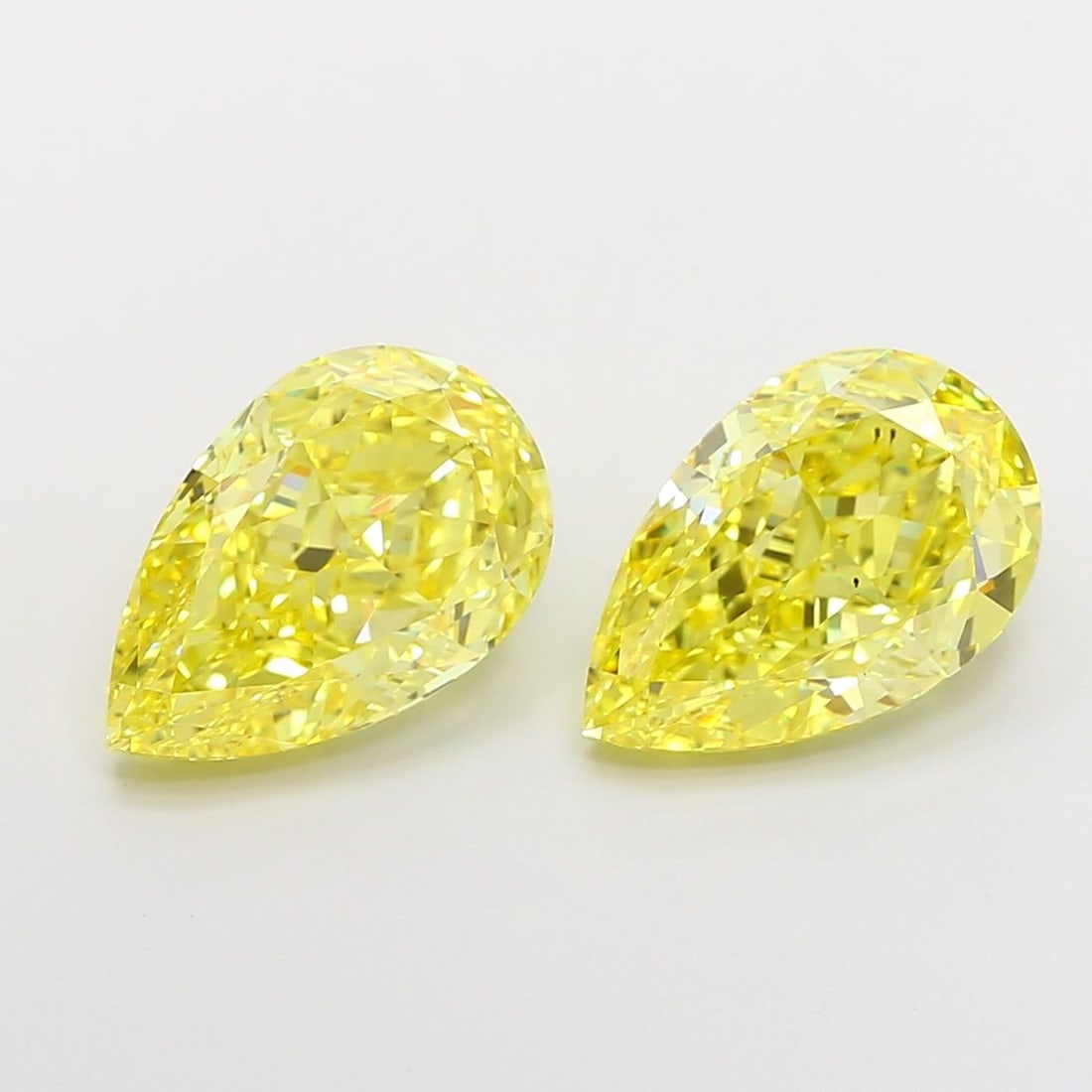 Loose Diamond - PEAR 4.04ct Fancy Vivid Yellow VS2: Loose Diamond - PEAR 4.04ct Fancy Vivid Yellow VS2 Source: This is a real non-mined Diamond that has been grown in a lab Shape: PEAR Carats: 4.04 Color: Fancy Vivid Yellow Certification: IGI Video: