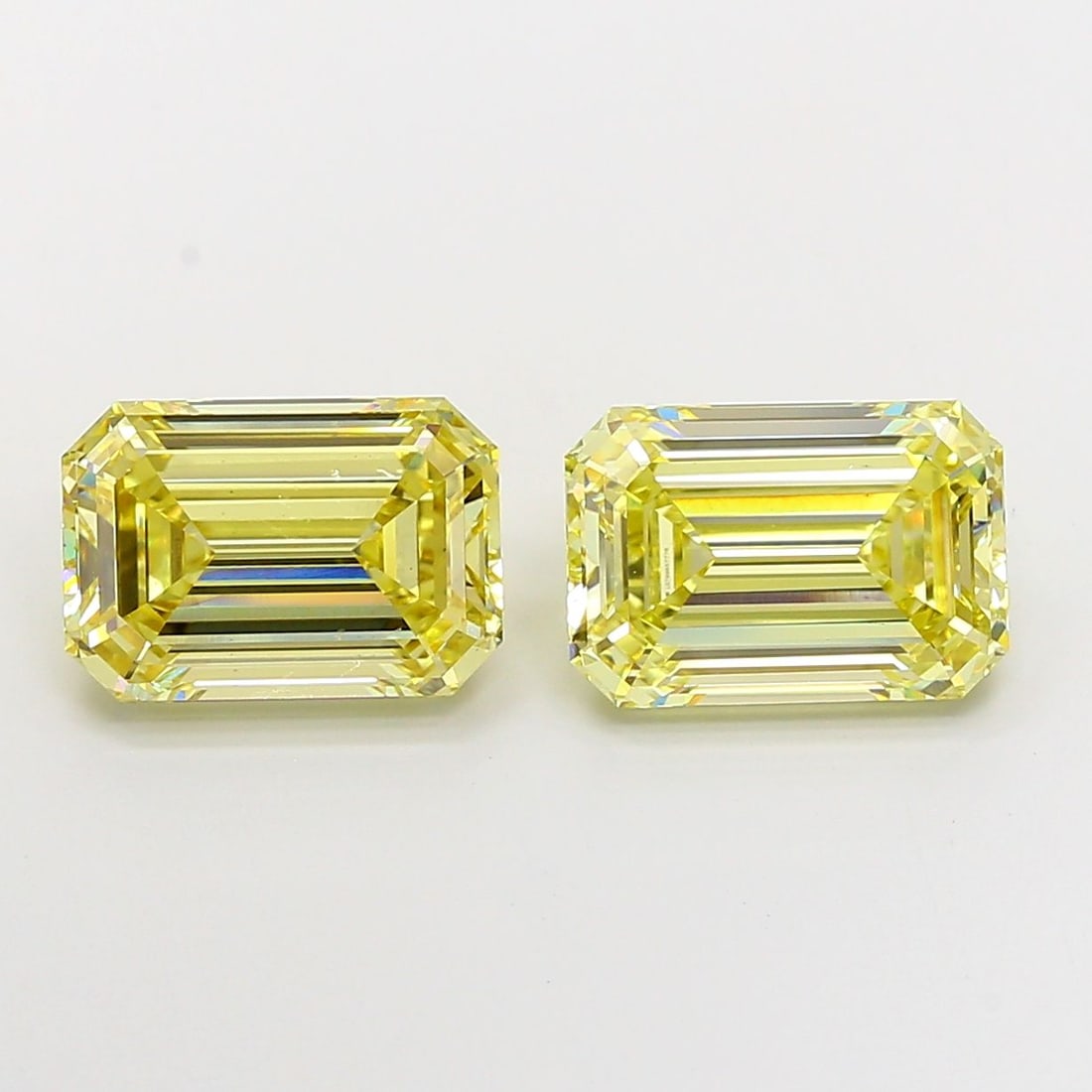 Loose Diamond - EMERALD 4.59ct Fancy Yellow VS1: Loose Diamond - EMERALD 4.59ct Fancy Yellow VS1 Source: This is a real non-mined Diamond that has been grown in a lab Shape: EMERALD Carats: 4.59 Color: Fancy Yellow Certification: IGI Video: Video