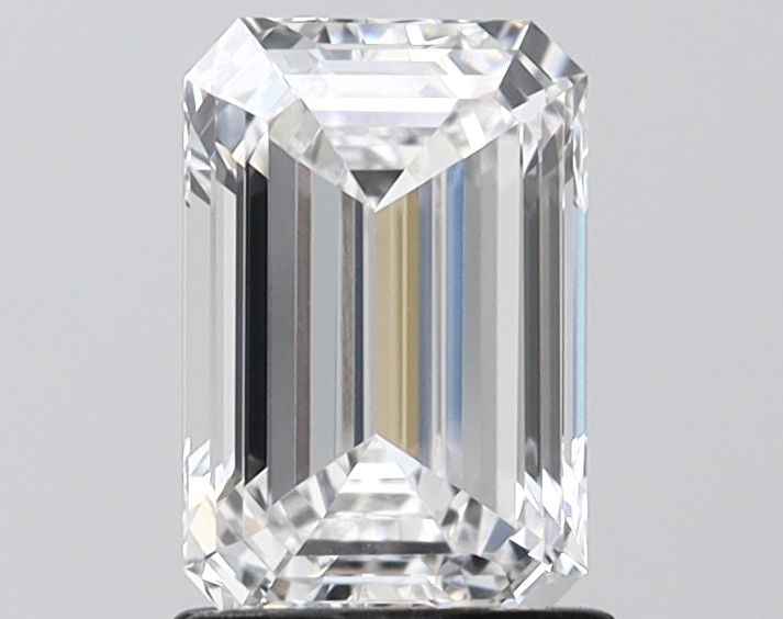 Loose Diamond - EMERALD 1.5ct E VVS1: Loose Diamond - EMERALD 1.5ct E VVS1 Source: This is a real non-mined Diamond that has been grown in a lab Shape: EMERALD Carats: 1.5 Color: E Clarity: VVS1 Certification: IGI Video: