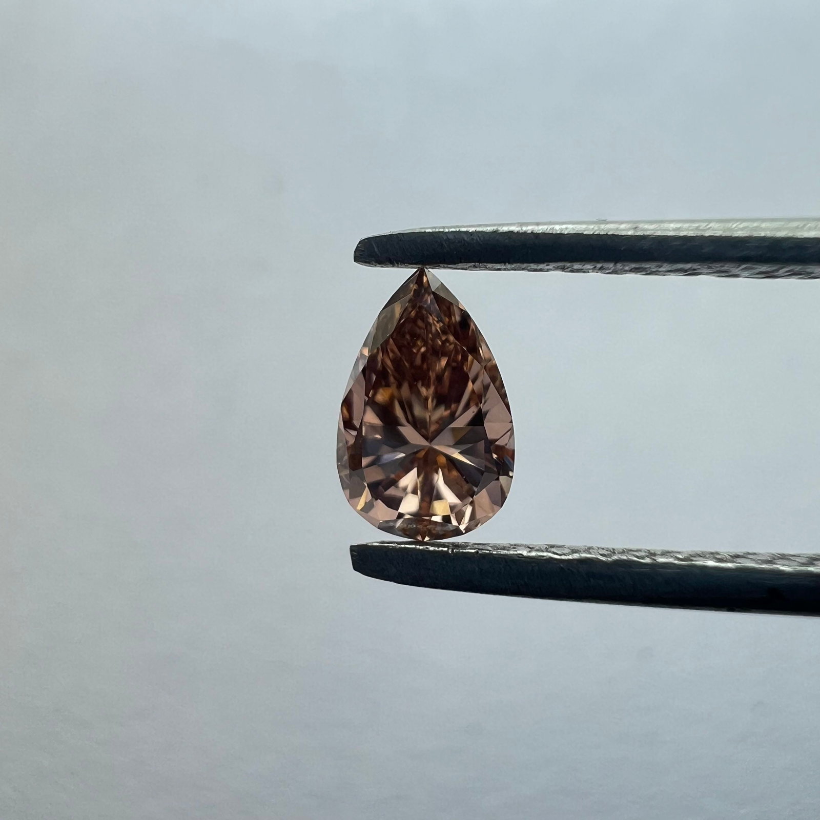 Loose Diamond - PEAR 0.31ct Champagne VVS2: Loose Diamond - PEAR 0.31ct Champagne VVS2 Source: This is a real non-mined Diamond that has been grown in a lab Shape: PEAR Carats: 0.31 Color: Champagne Certification: NONE The Diamond Depot Guarant