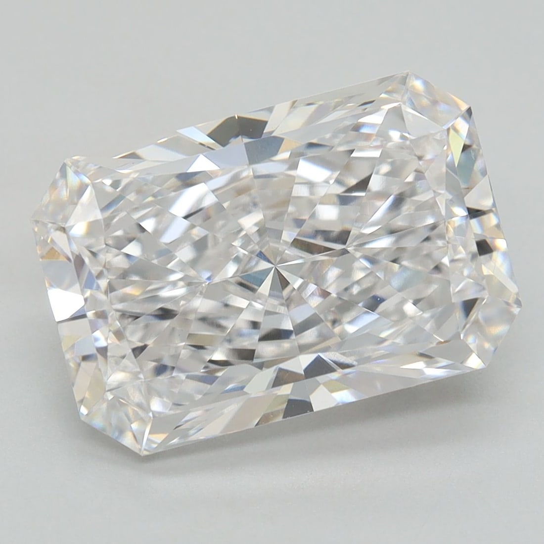 Loose Diamond - RADIANT 4.08ct D VVS2: Loose Diamond - RADIANT 4.08ct D VVS2 Source: This is a real non-mined Diamond that has been grown in a lab Shape: RADIANT Carats: 4.08 Color: D Clarity: VVS2 Certification: GIA Video: