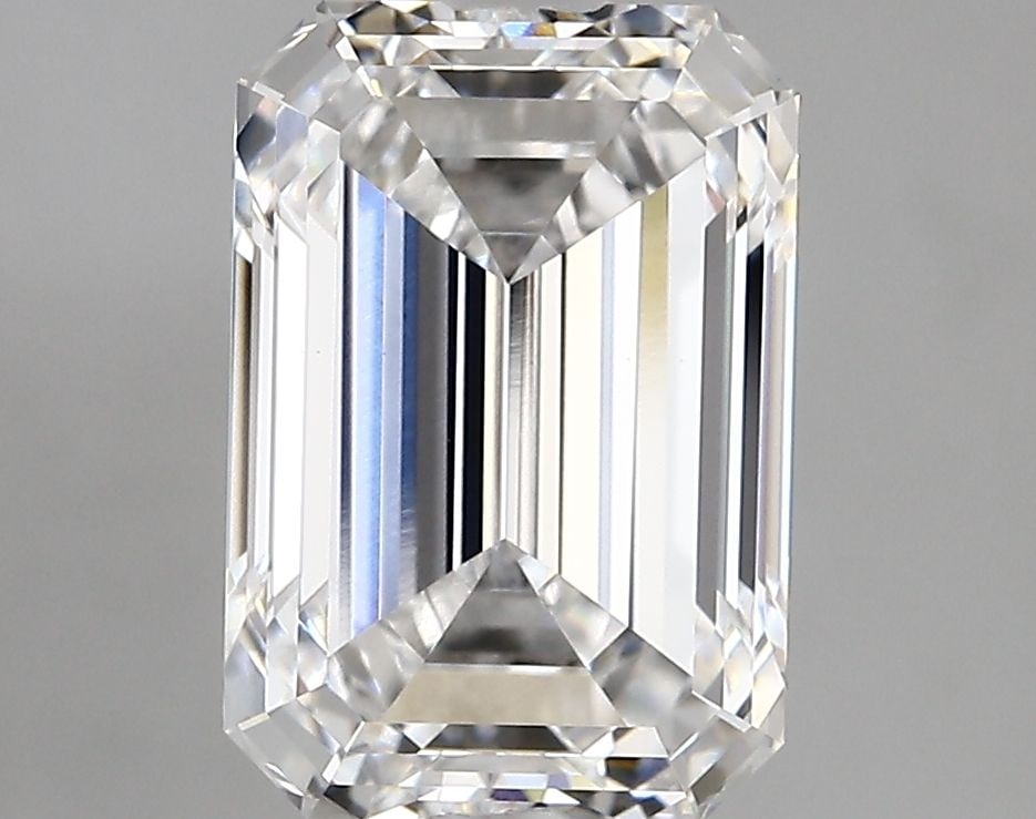 Loose Diamond - EMERALD 3.7ct D VVS2: Loose Diamond - EMERALD 3.7ct D VVS2 Source: This is a real non-mined Diamond that has been grown in a lab Shape: EMERALD Carats: 3.7 Color: D Clarity: VVS2 Certification: IGI Video: