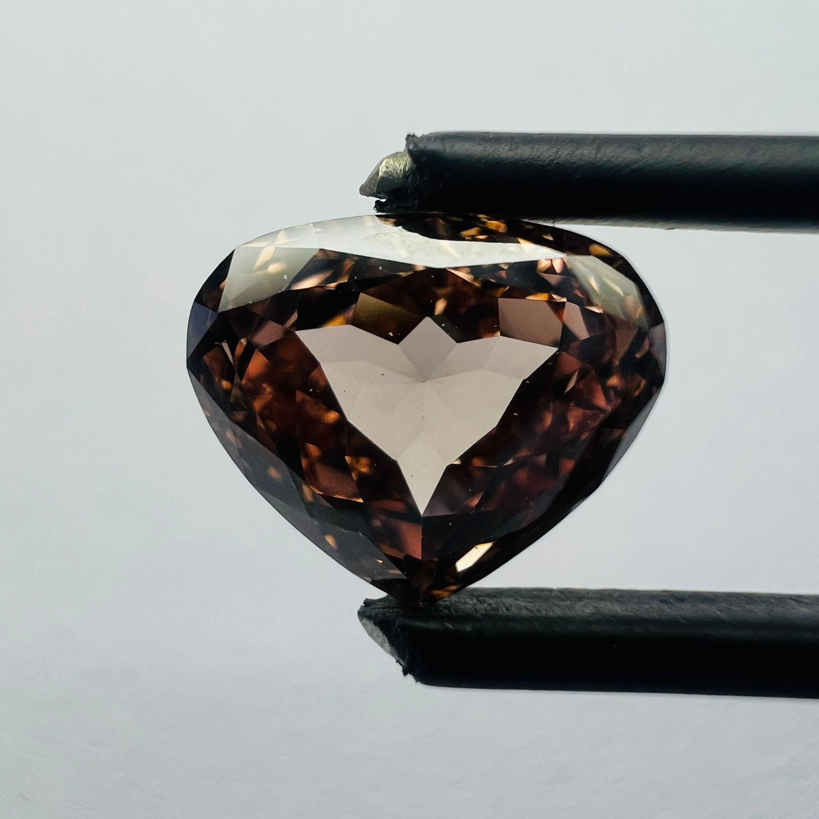 Loose Diamond - HEART 2.19ct Pink VS1: Loose Diamond - HEART 2.19ct Pink VS1 Source: This is a real non-mined Diamond that has been grown in a lab Shape: HEART Carats: 2.19 Color: Pink Certification: NONE The Diamond Depot Guarantee: All i