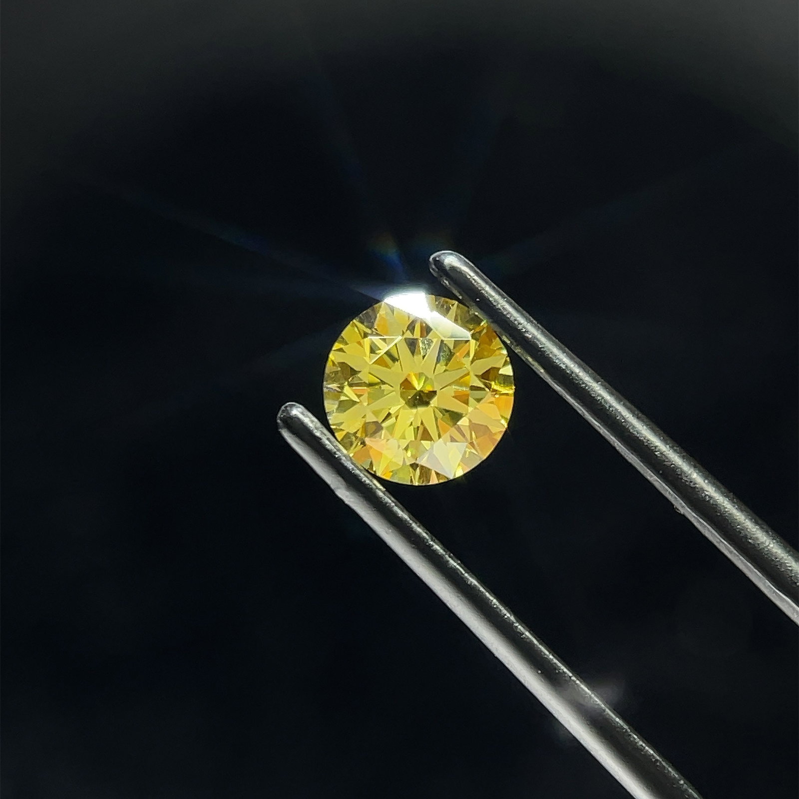Ideal Loose Diamond - ROUND 0.99ct Fancy Intense Yellow VVS2: Ideal Loose Diamond - ROUND 0.99ct Fancy Intense Yellow VVS2 Source: This is a real non-mined Diamond that has been grown in a lab Shape: ROUND Carats: 0.99 Color: Fancy Intense Yellow Certification: 