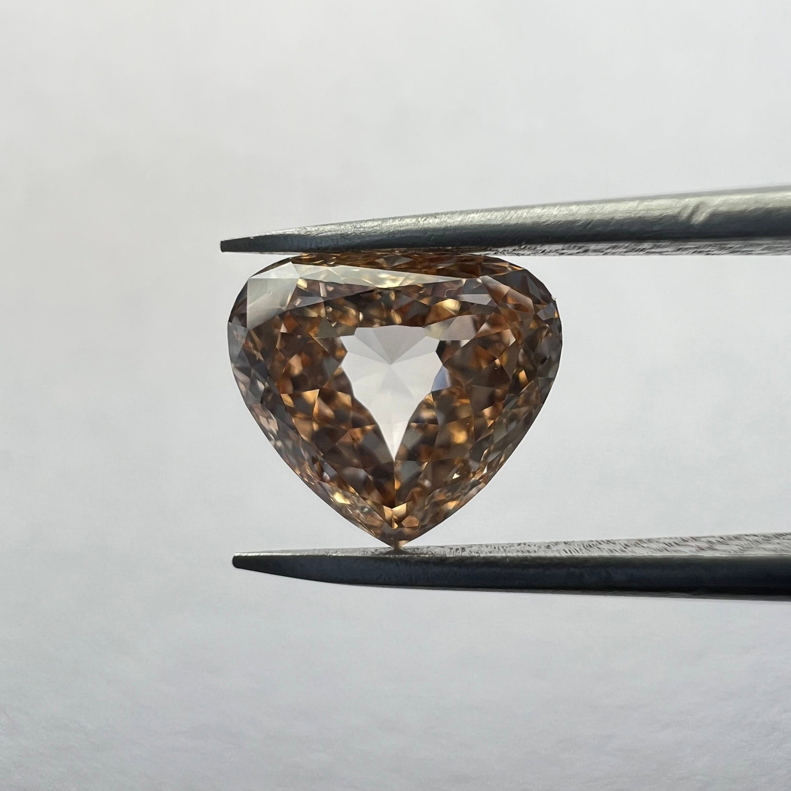 Loose Diamond - HEART 0.75ct Orange VVS2: Loose Diamond - HEART 0.75ct Orange VVS2 Source: This is a real non-mined Diamond that has been grown in a lab Shape: HEART Carats: 0.75 Color: Orange Certification: NONE The Diamond Depot Guarantee: