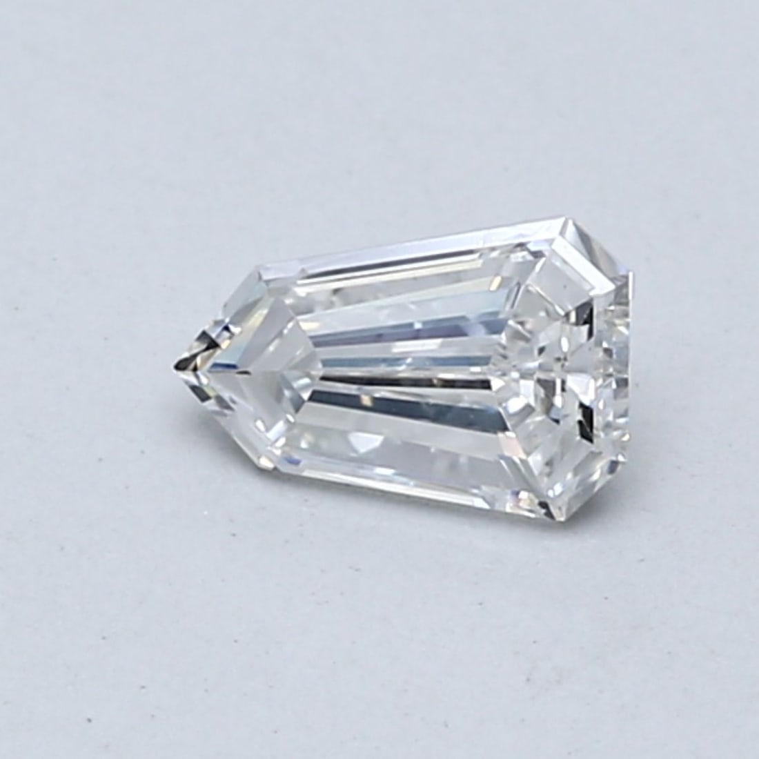 Loose Diamond - SHIELD 0.44ct E VS1: Loose Diamond - SHIELD 0.44ct E VS1 Source: This is a real non-mined Diamond that has been grown in a lab Shape: SHIELD Carats: 0.44 Color: E Clarity: VS1 Certification: NONE Video: