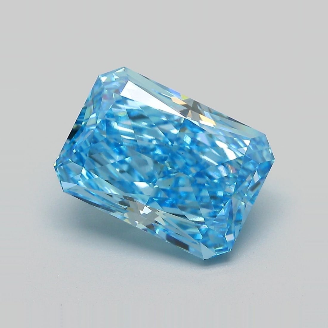 Loose Diamond - RADIANT 6.14ct Fancy Vivid Blue VS2: Loose Diamond - RADIANT 6.14ct Fancy Vivid Blue VS2 Source: This is a real non-mined Diamond that has been grown in a lab Shape: RADIANT Carats: 6.14 Color: Fancy Vivid Blue Certification: IGI Video: