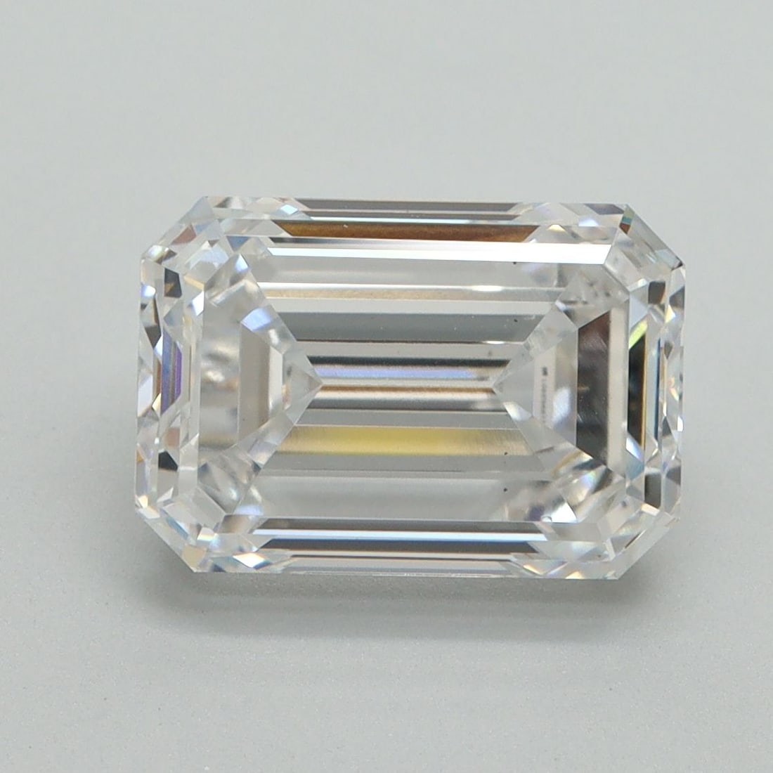Loose Diamond - EMERALD 4.02ct D VS1: Loose Diamond - EMERALD 4.02ct D VS1 Source: This is a real non-mined Diamond that has been grown in a lab Shape: EMERALD Carats: 4.02 Color: D Clarity: VS1 Certification: IGI Video: