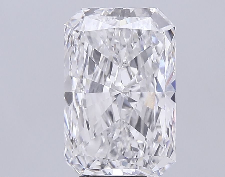 Loose Diamond - RADIANT 7.57ct E VVS2: Loose Diamond - RADIANT 7.57ct E VVS2 Source: This is a real non-mined Diamond that has been grown in a lab Shape: RADIANT Carats: 7.57 Color: E Clarity: VVS2 Certification: IGI Video: