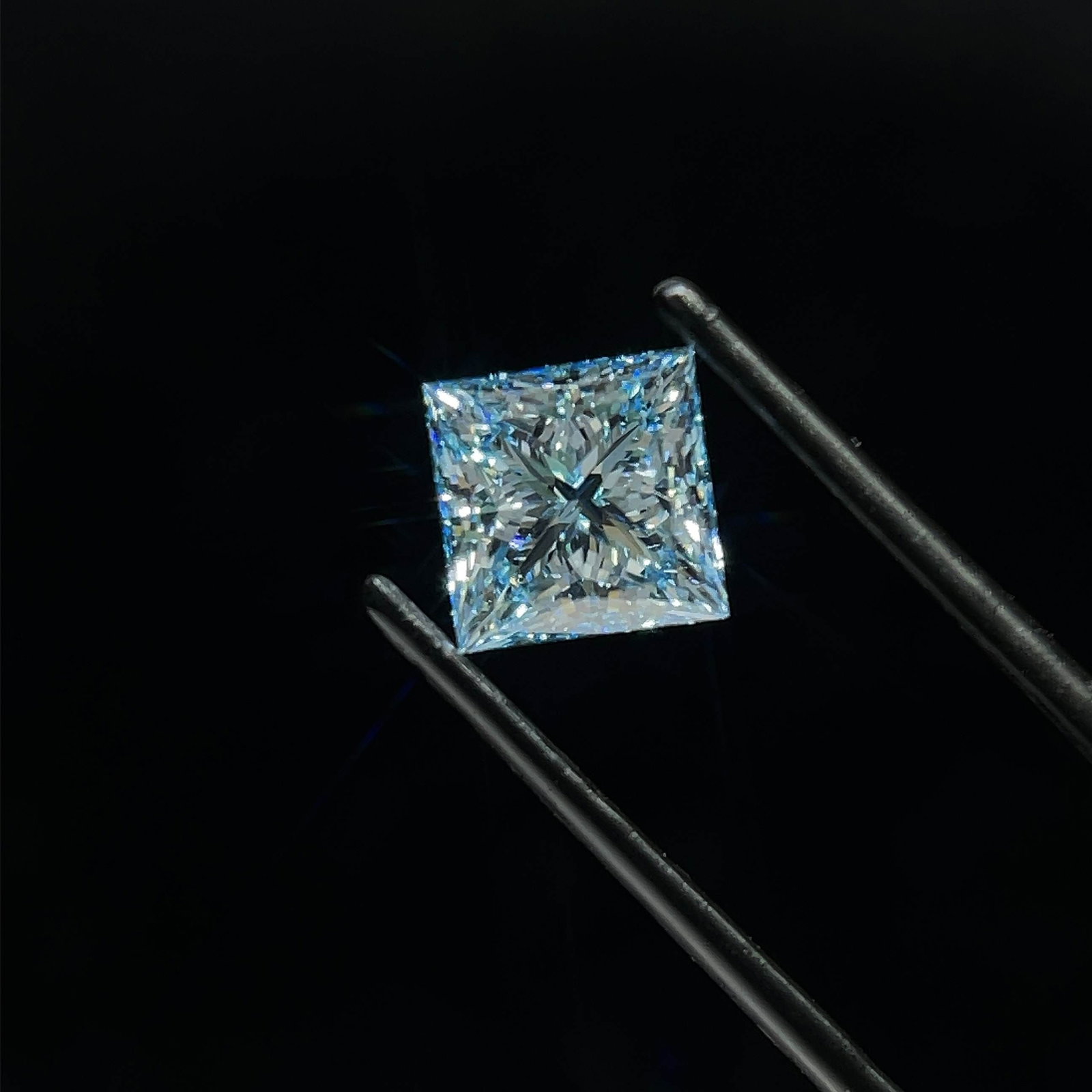 Loose Diamond - PRINCESS 2.28ct Fancy Intense Blue VS1: Loose Diamond - PRINCESS 2.28ct Fancy Intense Blue VS1 Source: This is a real non-mined Diamond that has been grown in a lab Shape: PRINCESS Carats: 2.28 Color: Fancy Intense Blue Certification: IGI
