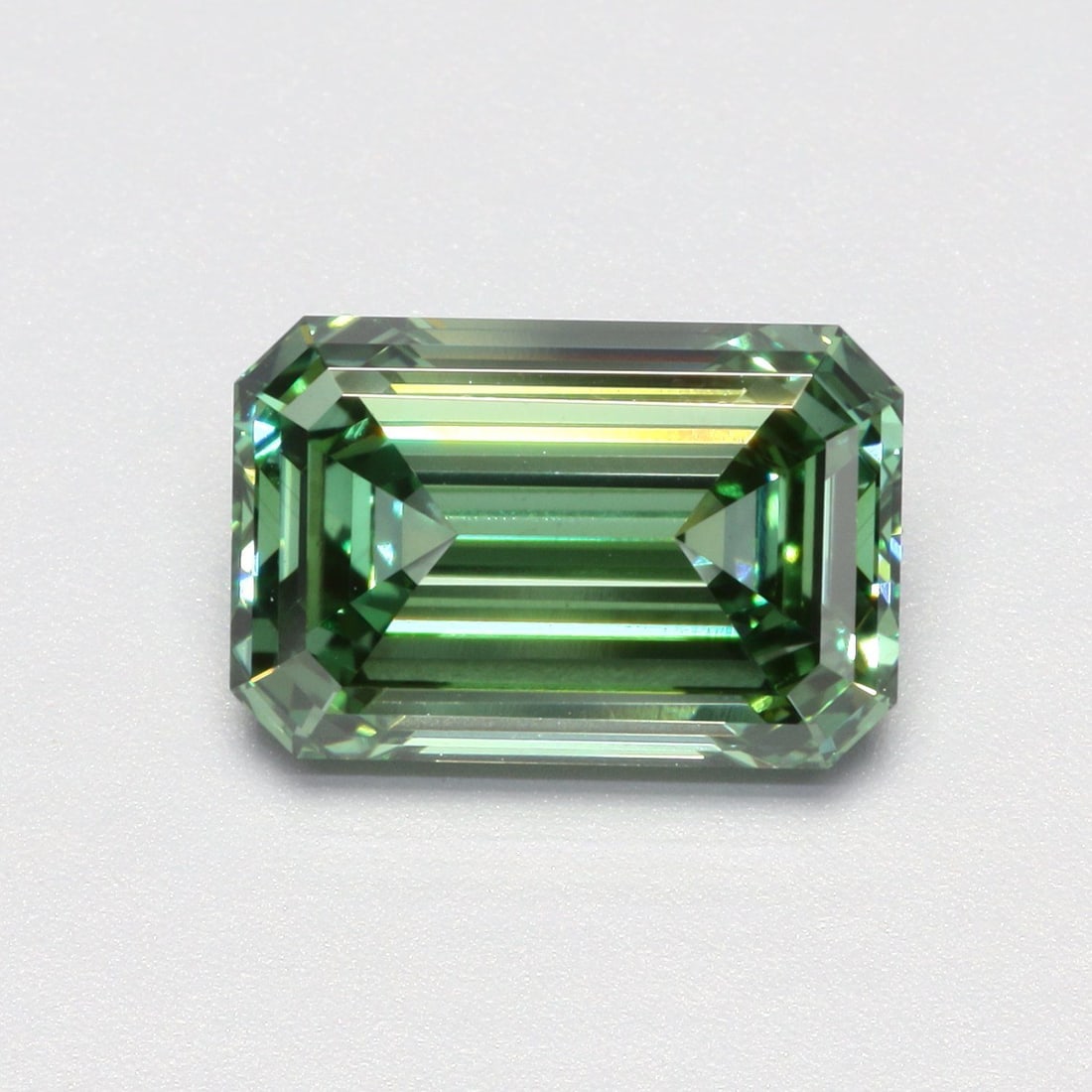 Loose Diamond - EMERALD 3.62ct Fancy Vivid Green VS1: Loose Diamond - EMERALD 3.62ct Fancy Vivid Green VS1 Source: This is a real non-mined Diamond that has been grown in a lab Shape: EMERALD Carats: 3.62 Color: Fancy Vivid Green Certification: IGI Video