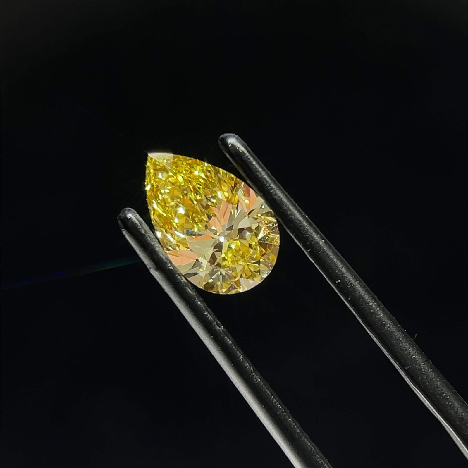Loose Diamond - PEAR 0.9ct Fancy Intense Yellow VS1: Loose Diamond - PEAR 0.9ct Fancy Intense Yellow VS1 Source: This is a real non-mined Diamond that has been grown in a lab Shape: PEAR Carats: 0.9 Color: Fancy Intense Yellow Certification: IGI Video: