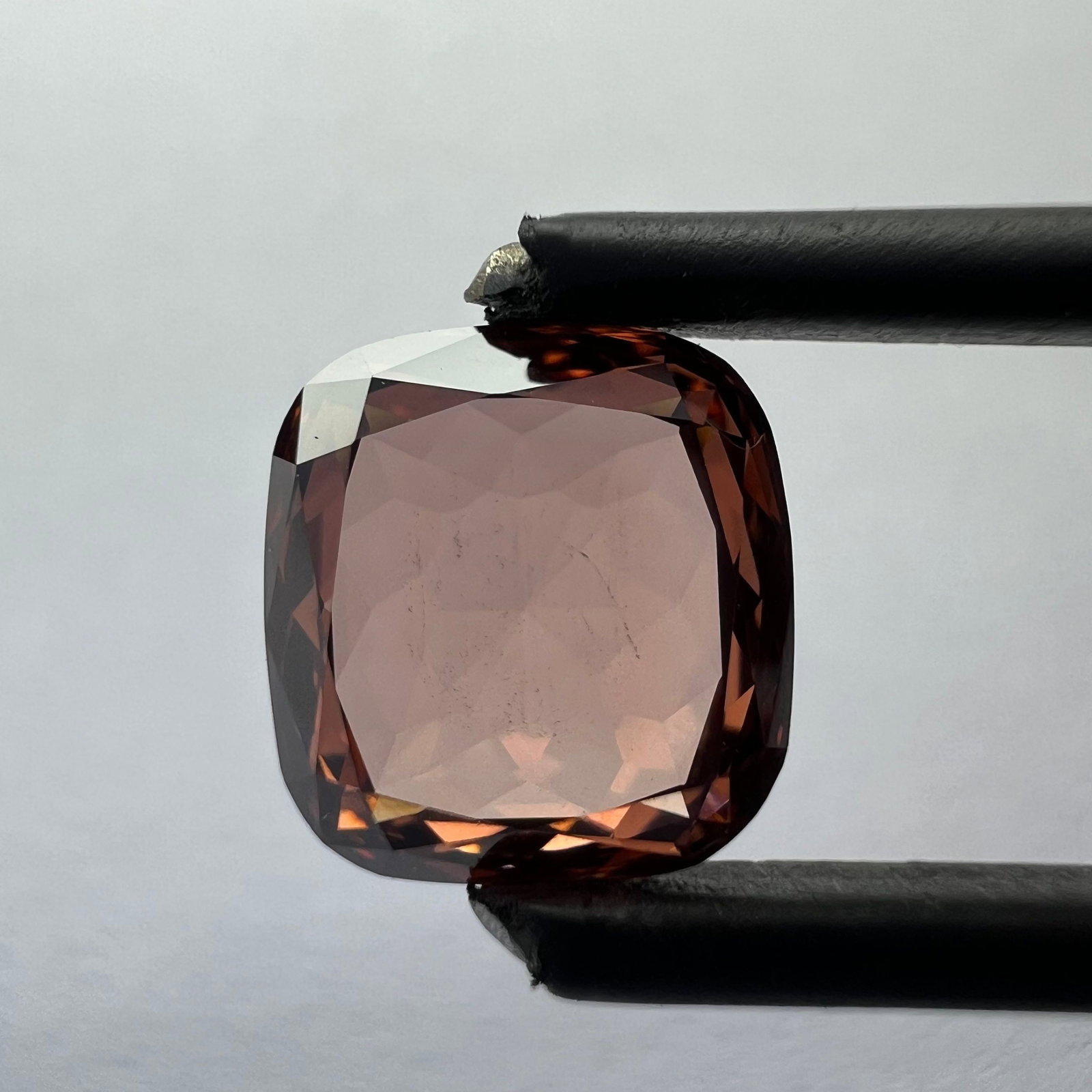 Loose Diamond - CUSHION BRILLIANT 1.79ct Pink VS2: Loose Diamond - CUSHION BRILLIANT 1.79ct Pink VS2 Source: This is a real non-mined Diamond that has been grown in a lab Shape: CUSHION BRILLIANT Carats: 1.79 Color: Pink Certification: NONE The Diamon