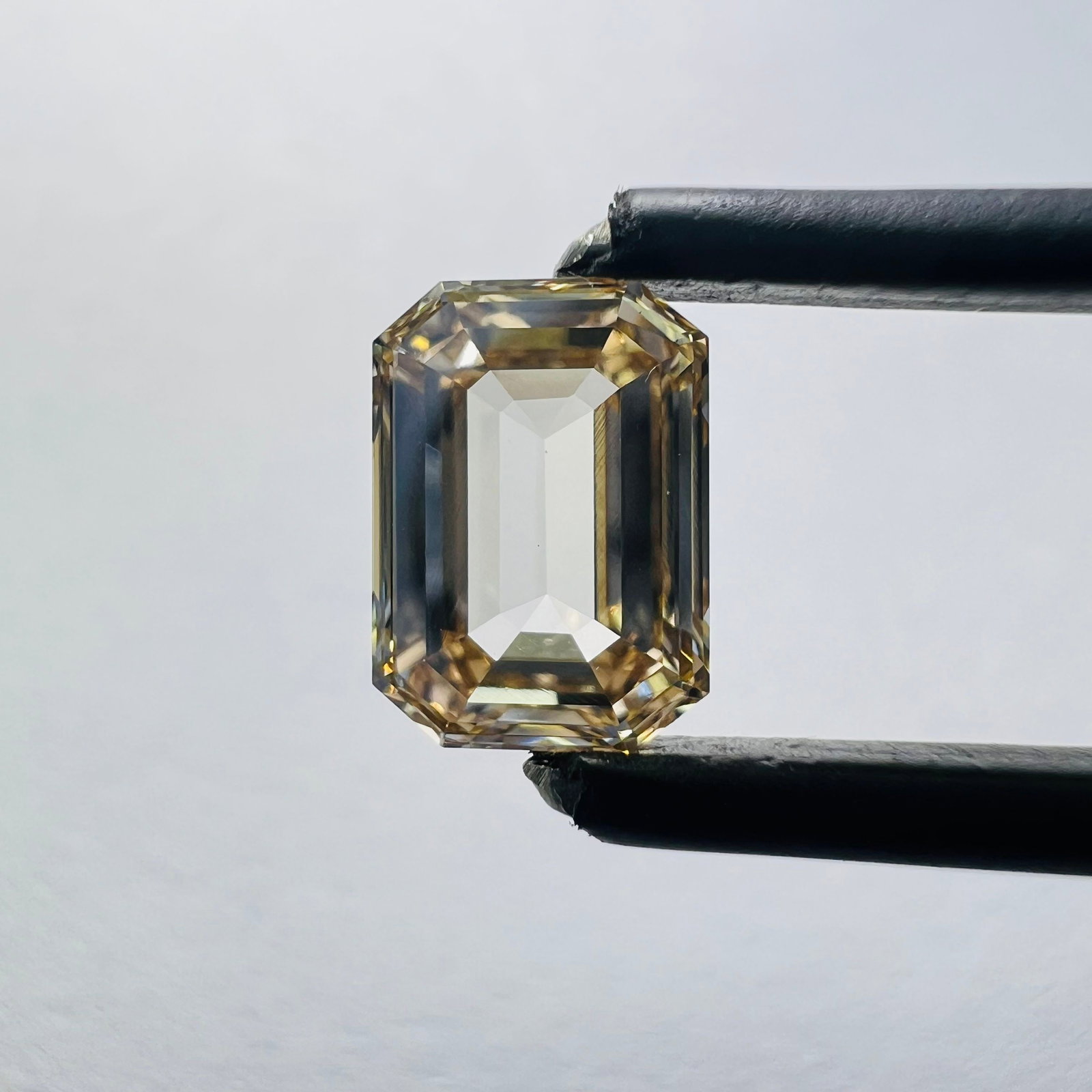 Loose Diamond - EMERALD 1.08ct Brown VVS2: Loose Diamond - EMERALD 1.08ct Brown VVS2 Source: This is a real non-mined Diamond that has been grown in a lab Shape: EMERALD Carats: 1.08 Color: Brown Certification: NONE The Diamond Depot Guarantee