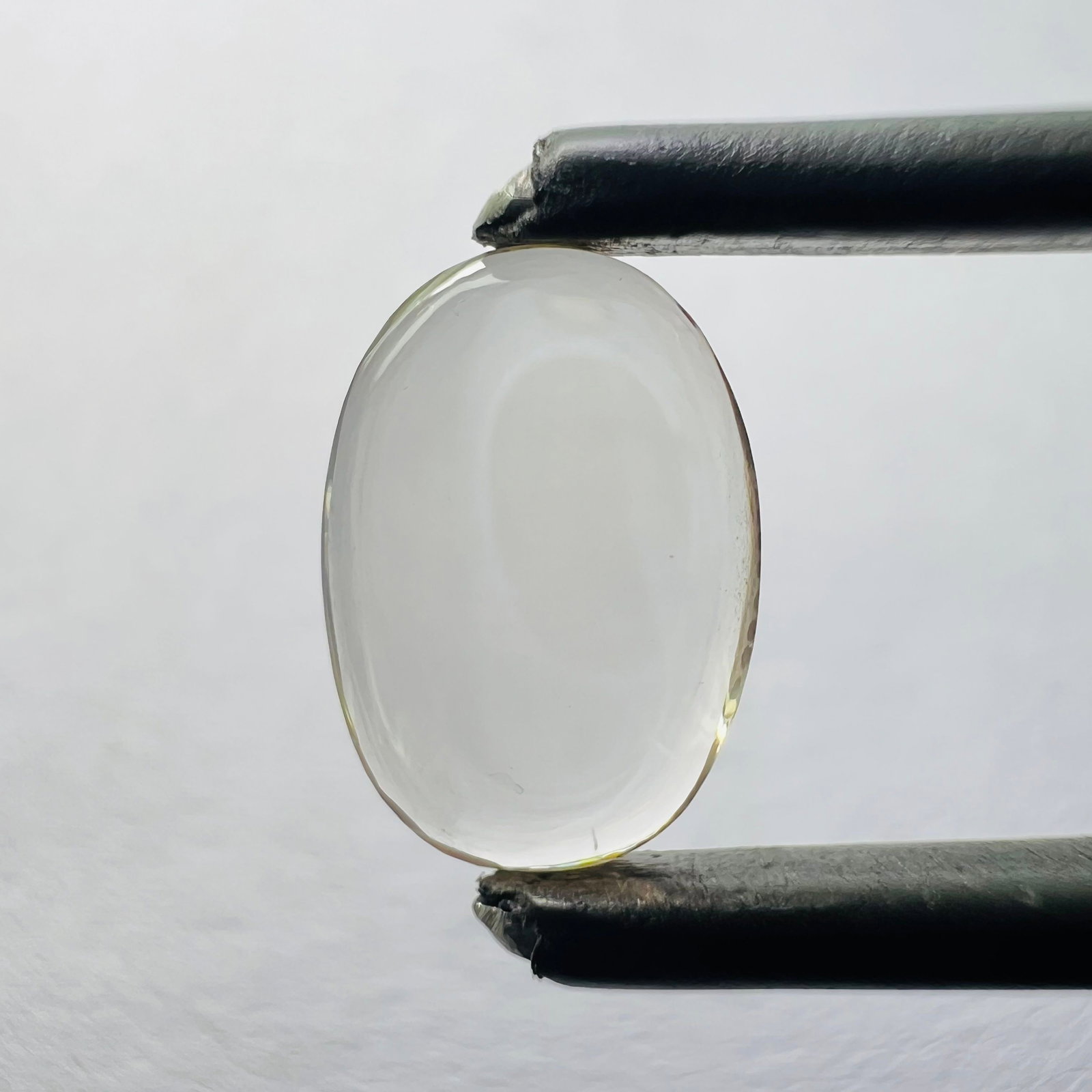 Loose Diamond - OVAL 0.89ct Brown VS2: Loose Diamond - OVAL 0.89ct Brown VS2 Source: This is a real non-mined Diamond that has been grown in a lab Shape: OVAL Carats: 0.89 Color: Brown Certification: NONE Video: