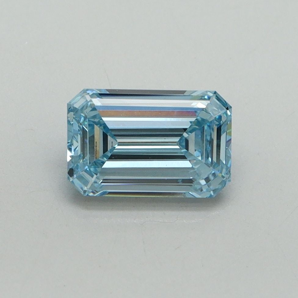 Loose Diamond - EMERALD 1.02ct Fancy Vivid Blue VS2: Loose Diamond - EMERALD 1.02ct Fancy Vivid Blue VS2 Source: This is a real non-mined Diamond that has been grown in a lab Shape: EMERALD Carats: 1.02 Color: Fancy Vivid Blue Certification: IGI Video: