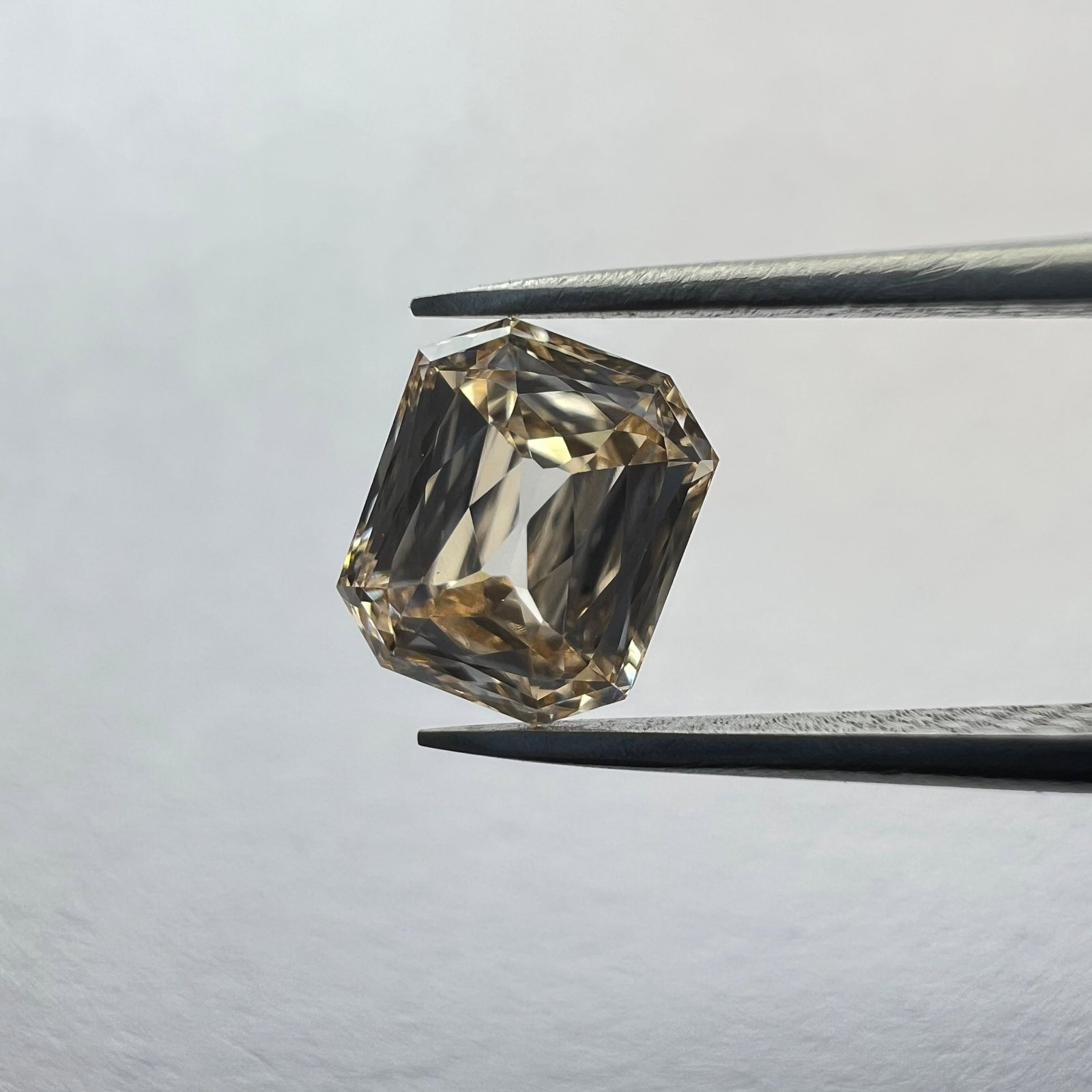Loose Diamond - EMERALD 0.63ct Orange VVS2: Loose Diamond - EMERALD 0.63ct Orange VVS2 Source: This is a real non-mined Diamond that has been grown in a lab Shape: EMERALD Carats: 0.63 Color: Orange Certification: NONE The Diamond Depot Guarant