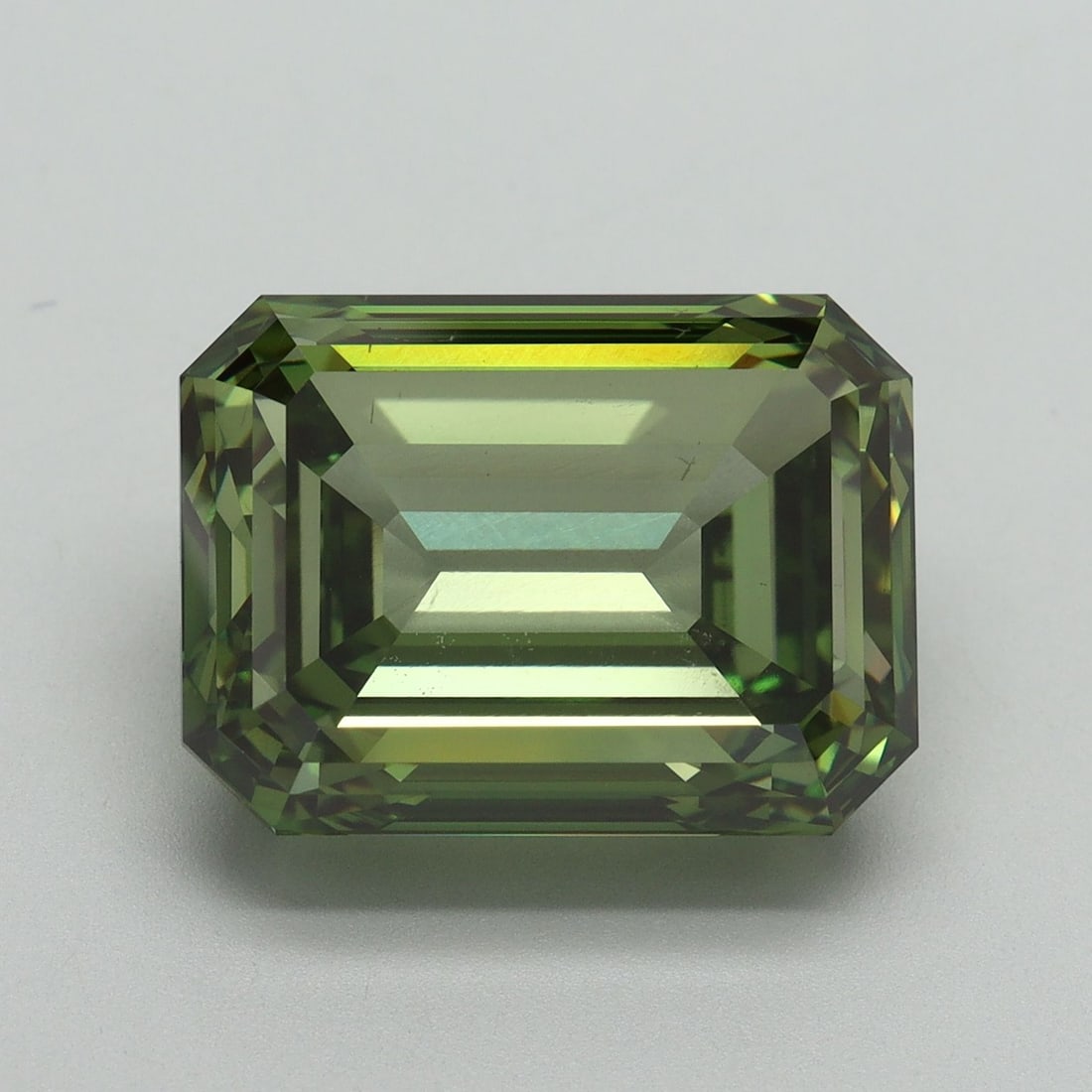 Loose Diamond - EMERALD 10.0ct Fancy Vivid Green VS2: Loose Diamond - EMERALD 10.0ct Fancy Vivid Green VS2 Source: This is a real non-mined Diamond that has been grown in a lab Shape: EMERALD Carats: 10.0 Color: Fancy Vivid Green Certification: IGI Video