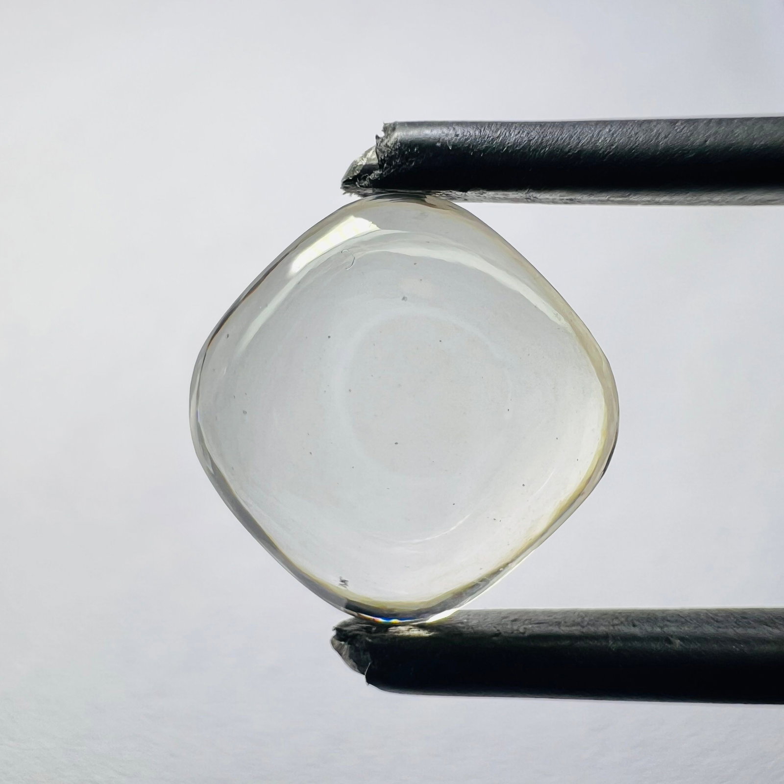 Loose Diamond - CUSHION BRILLIANT 2.24ct Brown VS1: Loose Diamond - CUSHION BRILLIANT 2.24ct Brown VS1 Source: This is a real non-mined Diamond that has been grown in a lab Shape: CUSHION BRILLIANT Carats: 2.24 Color: Brown Certification: NONE The Diam