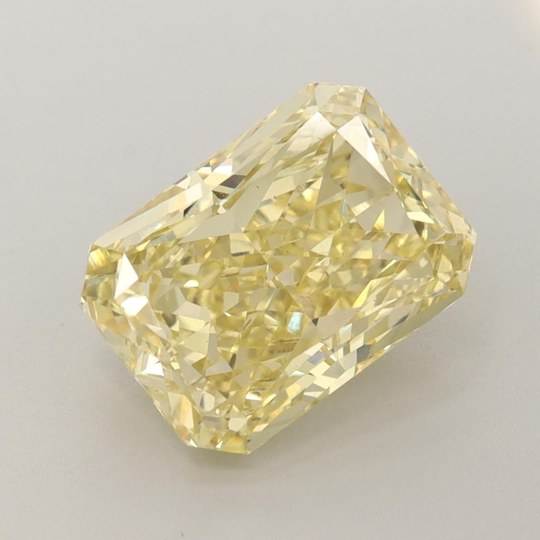 Loose Diamond - RADIANT 4.18ct Fancy Vivid Yellow VS1: Loose Diamond - RADIANT 4.18ct Fancy Vivid Yellow VS1 Source: This is a real non-mined Diamond that has been grown in a lab Shape: RADIANT Carats: 4.18 Color: Fancy Vivid Yellow Certification: IGI Vid