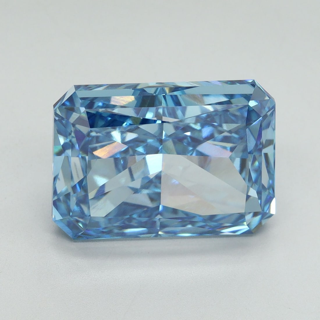 Loose Diamond - RADIANT 10.16ct Fancy Vivid Blue VS2: Loose Diamond - RADIANT 10.16ct Fancy Vivid Blue VS2 Source: This is a real non-mined Diamond that has been grown in a lab Shape: RADIANT Carats: 10.16 Color: Fancy Vivid Blue Certification: IGI Video