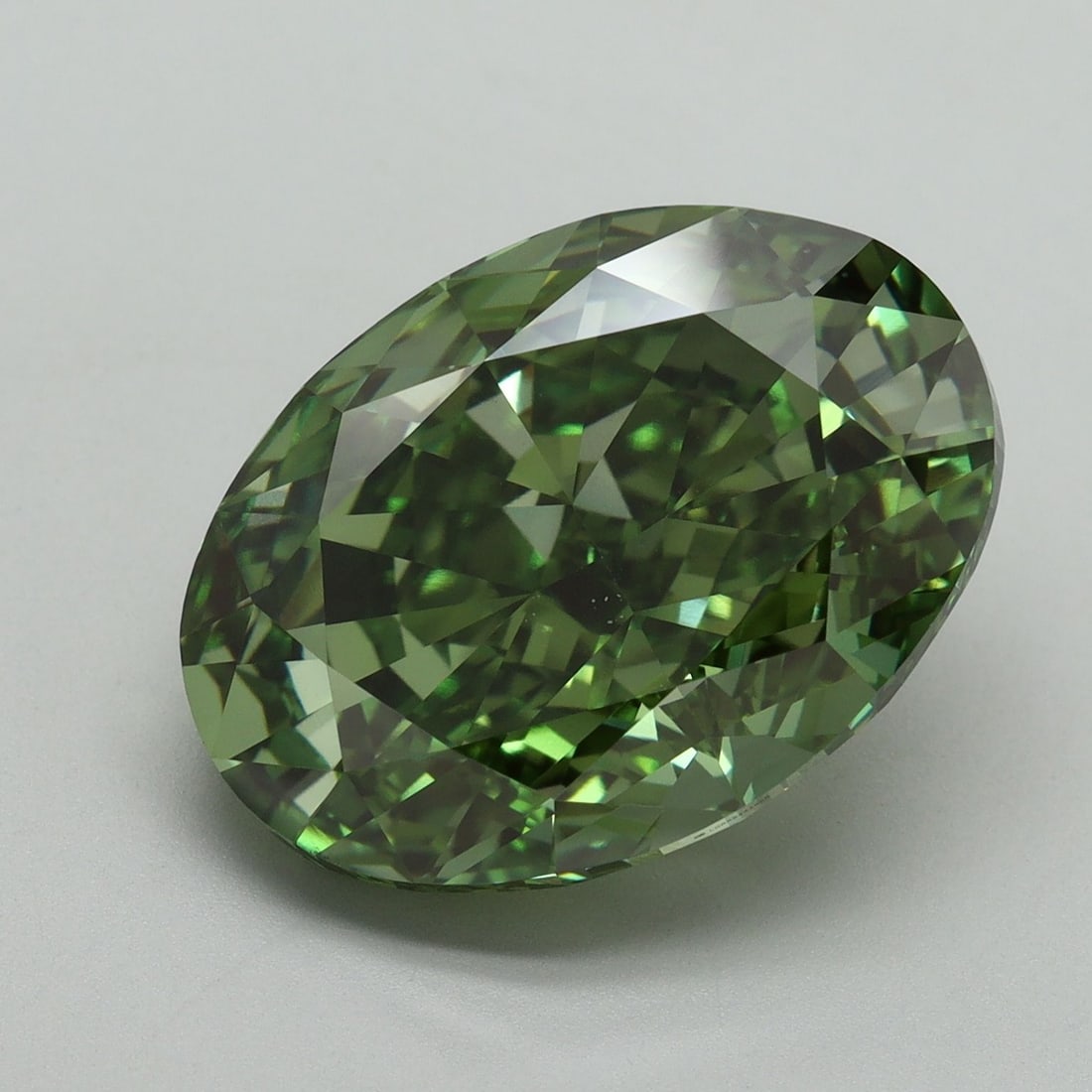 Loose Diamond - OVAL 11.06ct Fancy Vivid Green VS1: Loose Diamond - OVAL 11.06ct Fancy Vivid Green VS1 Source: This is a real non-mined Diamond that has been grown in a lab Shape: OVAL Carats: 11.06 Color: Fancy Vivid Green Certification: IGI Video: