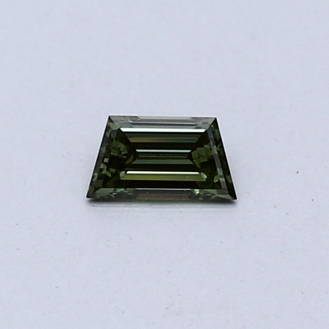 Loose Diamond - TRAPEZOID 0.18ct Fancy Vivid Green VS1: Loose Diamond - TRAPEZOID 0.18ct Fancy Vivid Green VS1 Source: This is a real non-mined Diamond that has been grown in a lab Shape: TRAPEZOID Carats: 0.18 Color: Fancy Vivid Green Certification: NONE 
