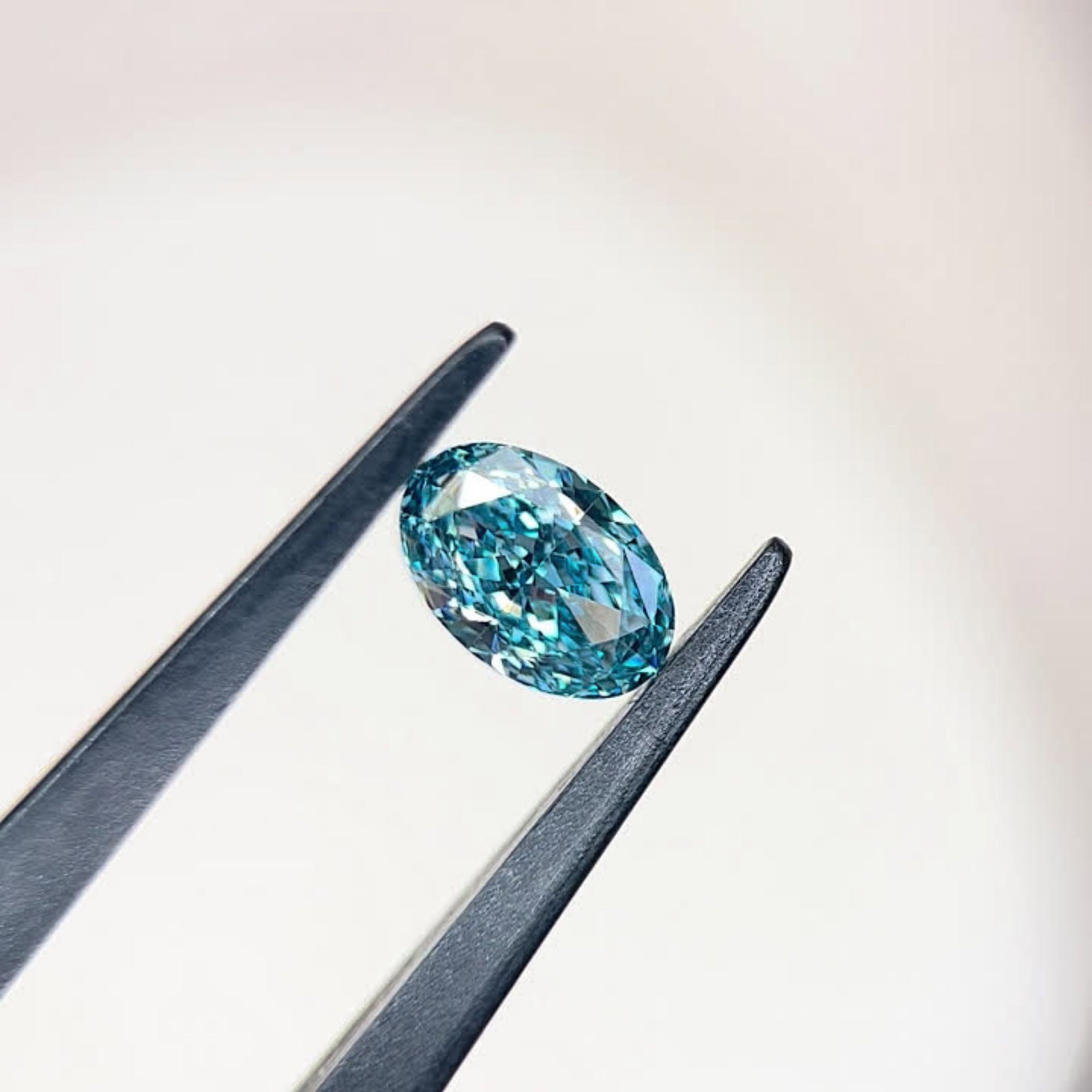 Loose Diamond - OVAL 1.04ct Fancy Vivid Blue VVS1: Loose Diamond - OVAL 1.04ct Fancy Vivid Blue VVS1 Source: This is a real non-mined Diamond that has been grown in a lab Shape: OVAL Carats: 1.04 Color: Fancy Vivid Blue Certification: IGI Video: