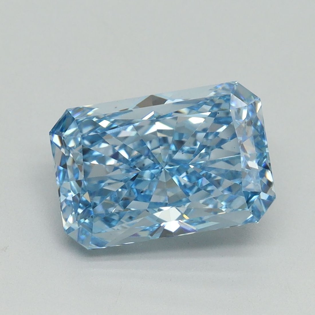 Loose Diamond - RADIANT 3.15ct Fancy Vivid Blue VS2: Loose Diamond - RADIANT 3.15ct Fancy Vivid Blue VS2 Source: This is a real non-mined Diamond that has been grown in a lab Shape: RADIANT Carats: 3.15 Color: Fancy Vivid Blue Certification: IGI Video: