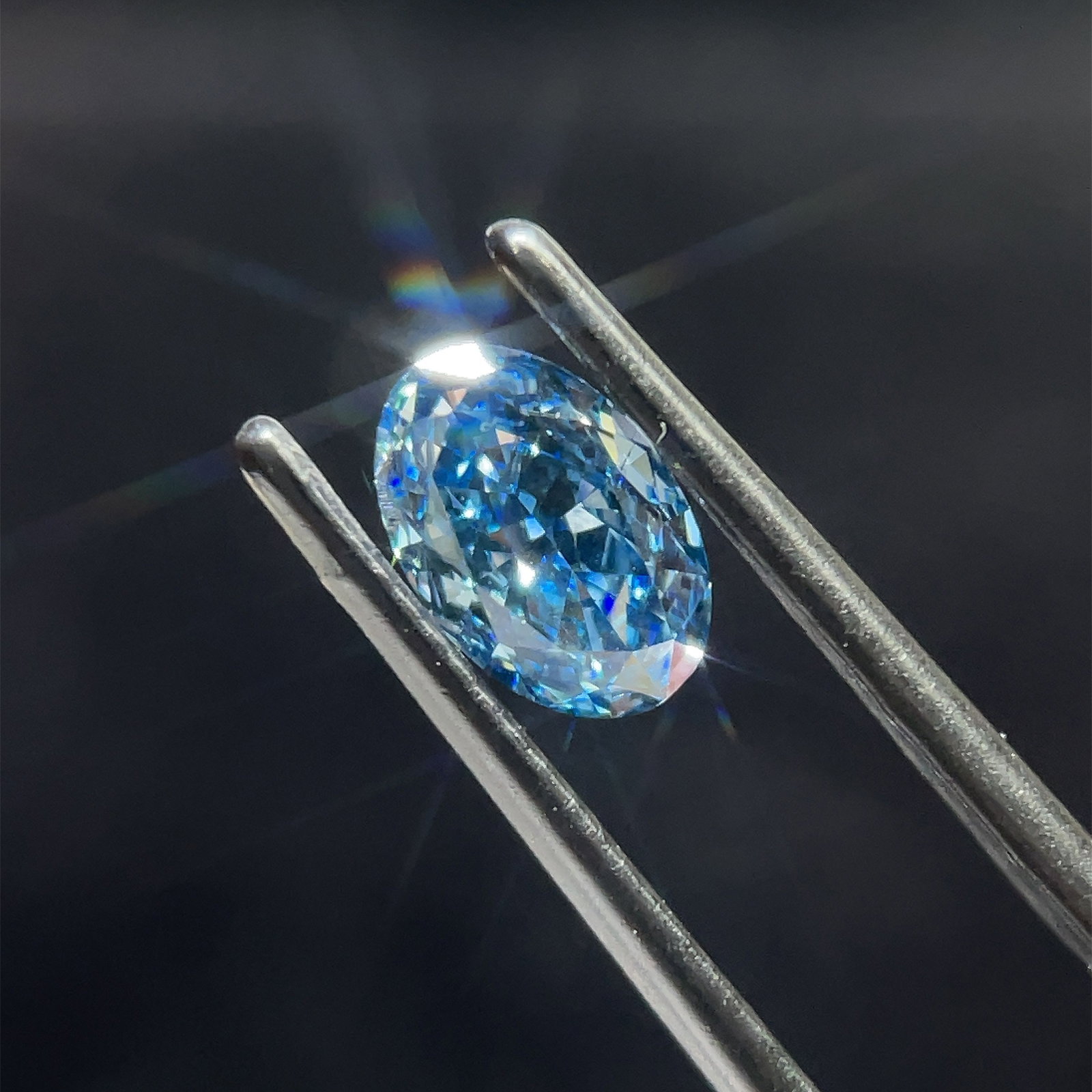 Loose Diamond - OVAL 1.05ct Blue SI2: Loose Diamond - OVAL 1.05ct Blue SI2 Source: This is a real non-mined Diamond that has been grown in a lab Shape: OVAL Carats: 1.05 Color: Blue Certification: NONE The Diamond Depot Guarantee: All ite