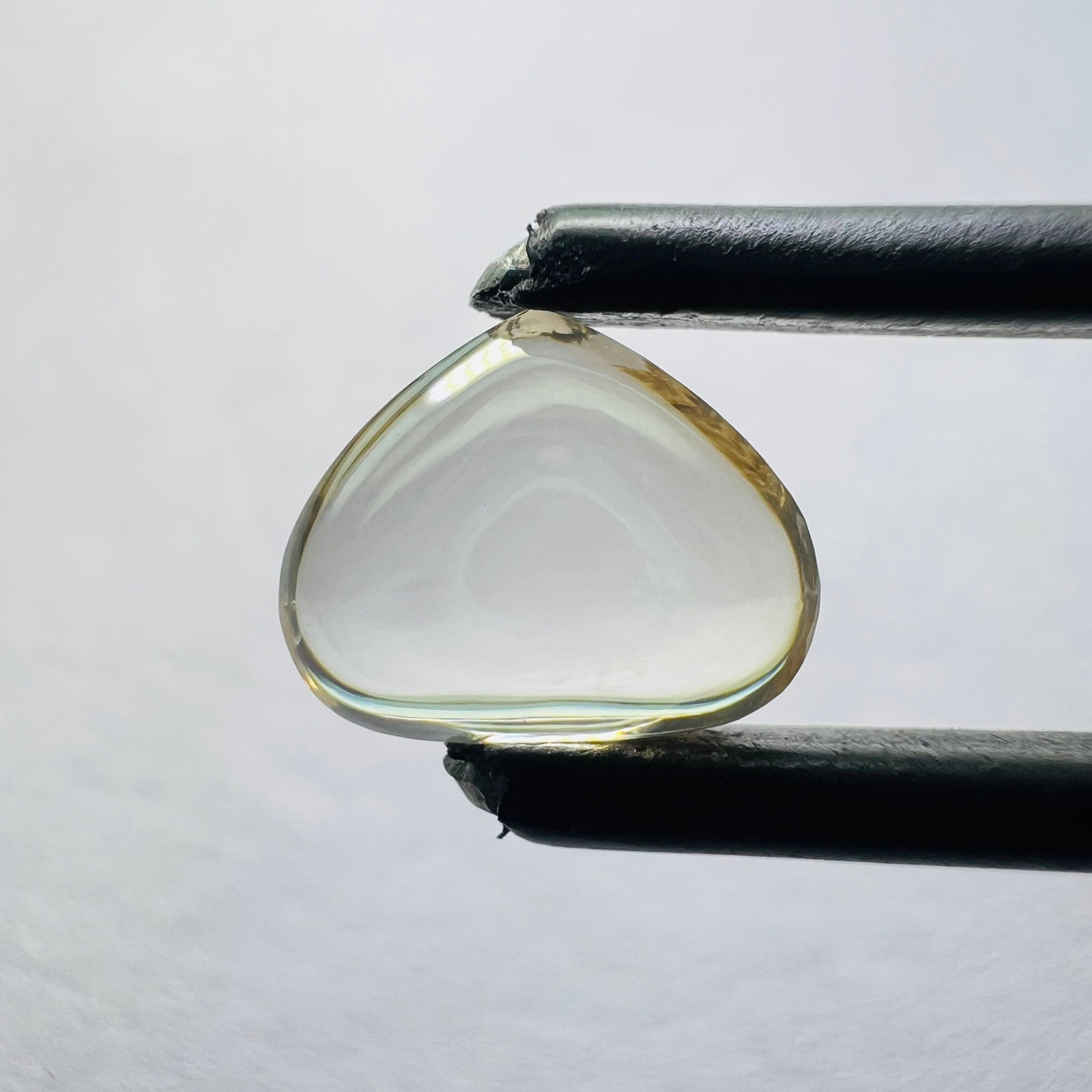 Loose Diamond - HEART 1.25ct Brown VVS2: Loose Diamond - HEART 1.25ct Brown VVS2 Source: This is a real non-mined Diamond that has been grown in a lab Shape: HEART Carats: 1.25 Color: Brown Certification: NONE Video:
