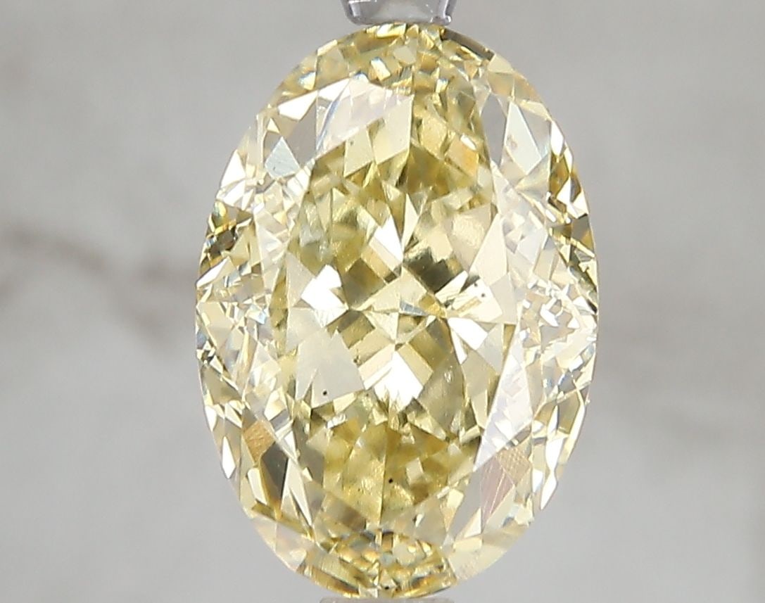 Loose Diamond - OVAL 4.09ct Fancy Intense Yellow VS2: Loose Diamond - OVAL 4.09ct Fancy Intense Yellow VS2 Source: This is a real non-mined Diamond that has been grown in a lab Shape: OVAL Carats: 4.09 Color: Fancy Intense Yellow Certification: IGI Video