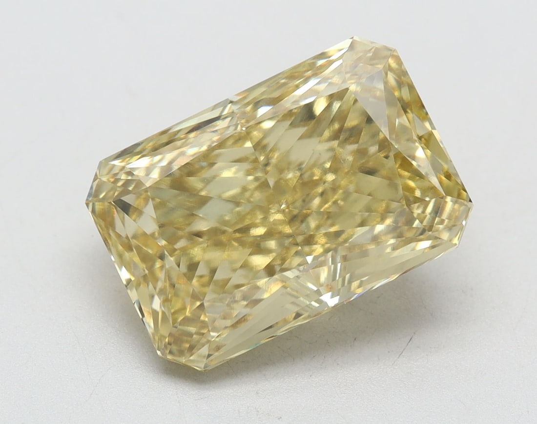 Loose Diamond - RADIANT 4.83ct Fancy Vivid Yellow VS1: Loose Diamond - RADIANT 4.83ct Fancy Vivid Yellow VS1 Source: This is a real non-mined Diamond that has been grown in a lab Shape: RADIANT Carats: 4.83 Color: Fancy Vivid Yellow Certification: IGI Vid