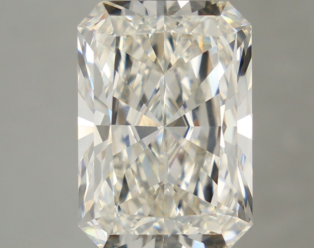 Loose Diamond - RADIANT 4.23ct Fancy Vivid Pink VVS2: Loose Diamond - RADIANT 4.23ct Fancy Vivid Pink VVS2 Source: This is a real non-mined Diamond that has been grown in a lab Shape: RADIANT Carats: 4.23 Color: Fancy Vivid Pink Certification: IGI Video: