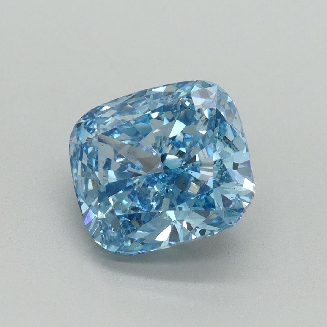 Loose Diamond - CUSHION BRILLIANT 3.01ct Fancy Vivid Blue VS2: Loose Diamond - CUSHION BRILLIANT 3.01ct Fancy Vivid Blue VS2 Source: This is a real non-mined Diamond that has been grown in a lab Shape: CUSHION BRILLIANT Carats: 3.01 Color: Fancy Vivid Blue Certif