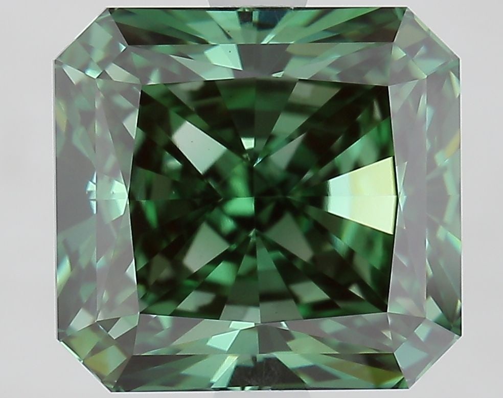 Loose Diamond - RADIANT 3.44ct Fancy Vivid Green VVS2: Loose Diamond - RADIANT 3.44ct Fancy Vivid Green VVS2 Source: This is a real non-mined Diamond that has been grown in a lab Shape: RADIANT Carats: 3.44 Color: Fancy Vivid Green Certification: IGI Vide