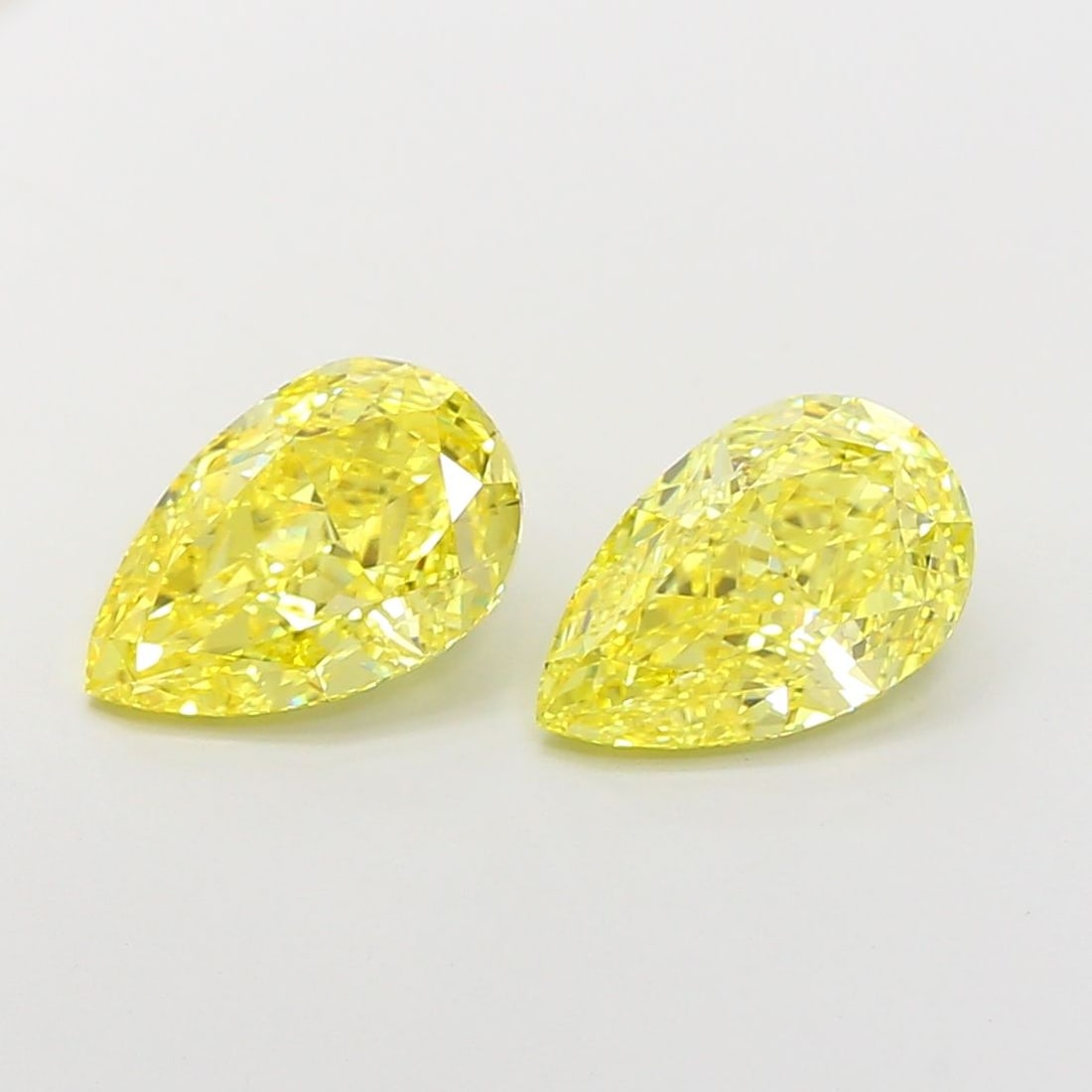 Loose Diamond - PEAR 3.21ct Fancy Vivid Yellow VS1: Loose Diamond - PEAR 3.21ct Fancy Vivid Yellow VS1 Source: This is a real non-mined Diamond that has been grown in a lab Shape: PEAR Carats: 3.21 Color: Fancy Vivid Yellow Certification: IGI Video: