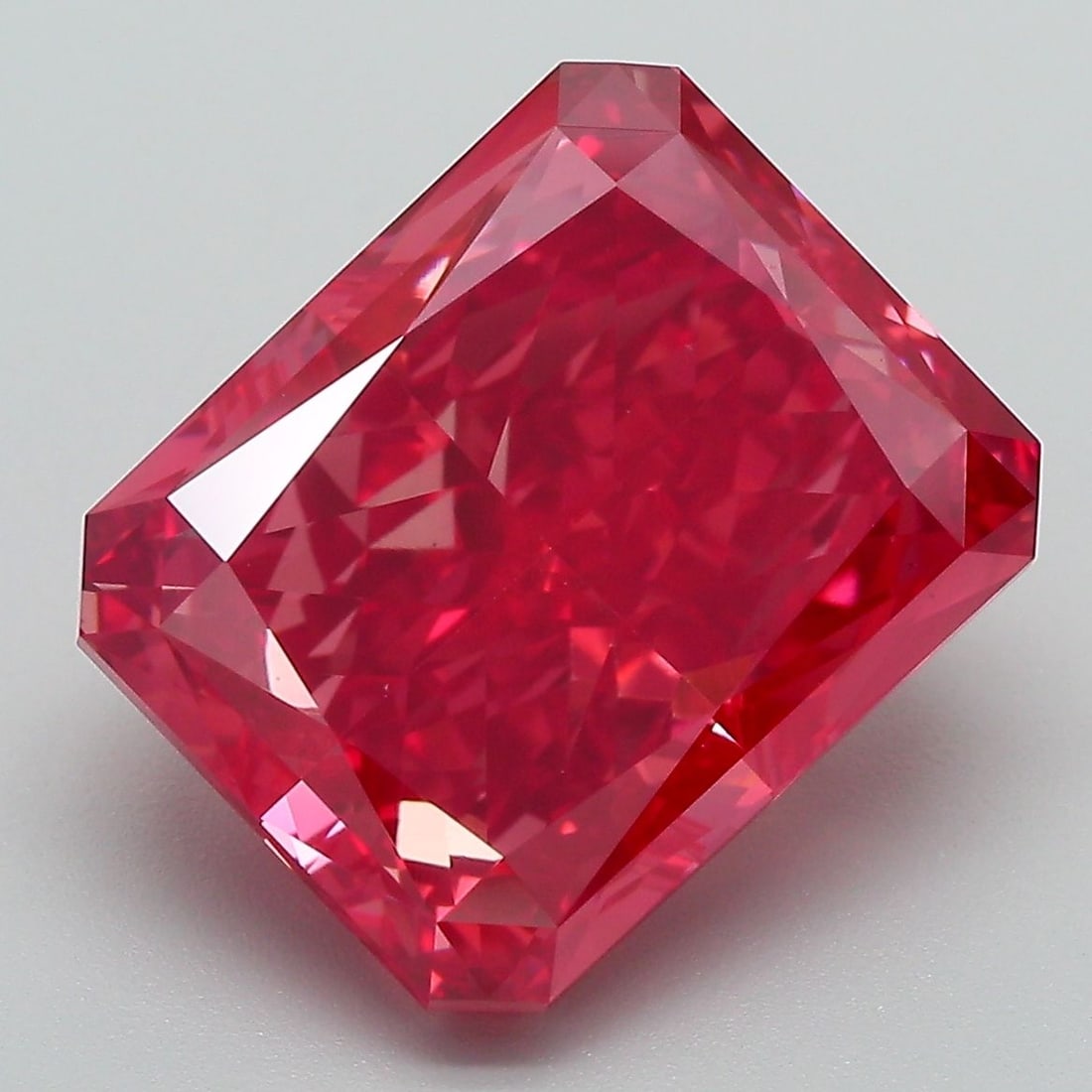 Loose Diamond - RADIANT 9.1ct Fancy Vivid Red VS1: Loose Diamond - RADIANT 9.1ct Fancy Vivid Red VS1 Source: This is a real non-mined Diamond that has been grown in a lab Shape: RADIANT Carats: 9.1 Color: Fancy Vivid Red Certification: IGI Video:
