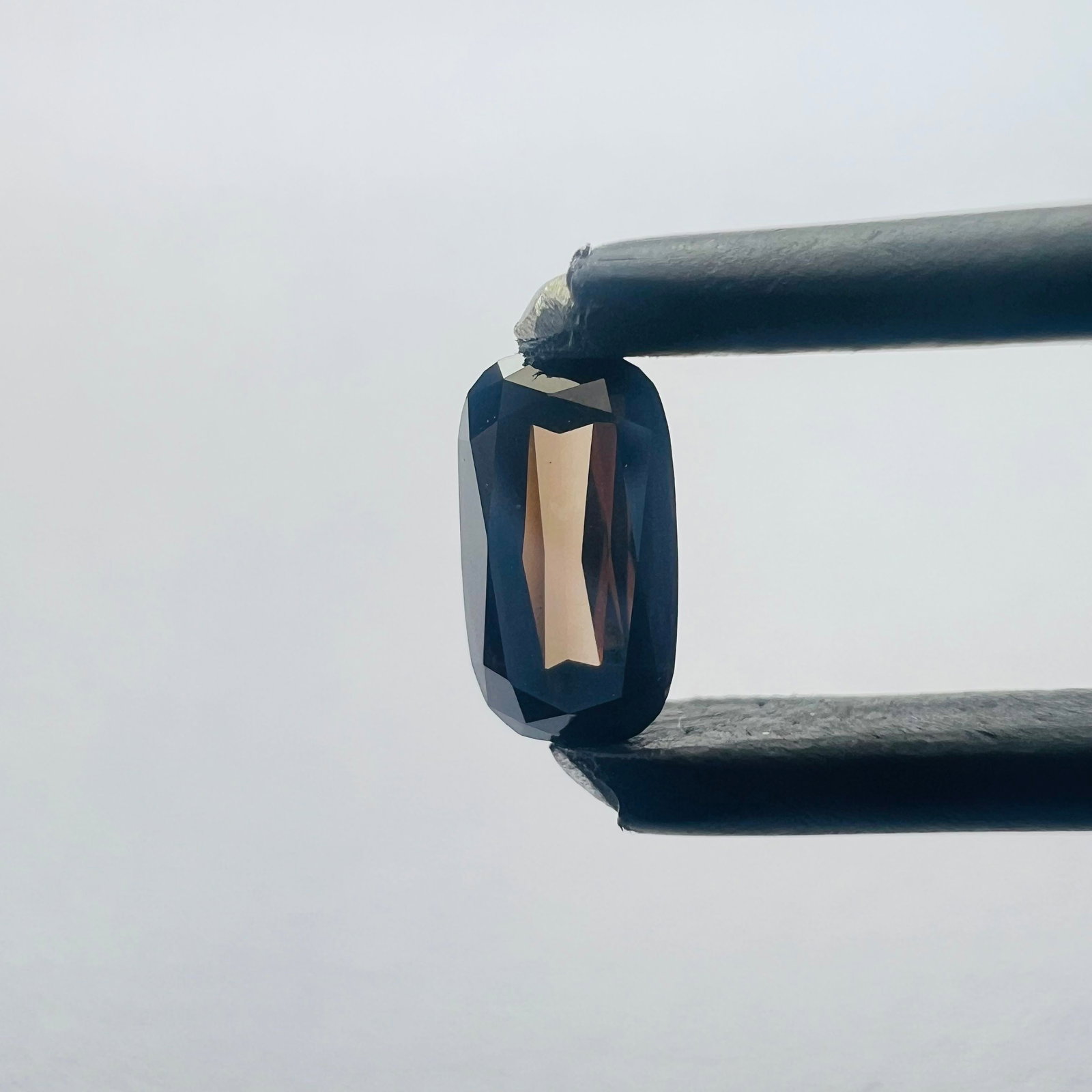 Loose Diamond - OTHER 0.28ct Brown VS1: Loose Diamond - OTHER 0.28ct Brown VS1 Source: This is a real non-mined Diamond that has been grown in a lab Shape: OTHER Carats: 0.28 Color: Brown Certification: NONE The Diamond Depot Guarantee: All
