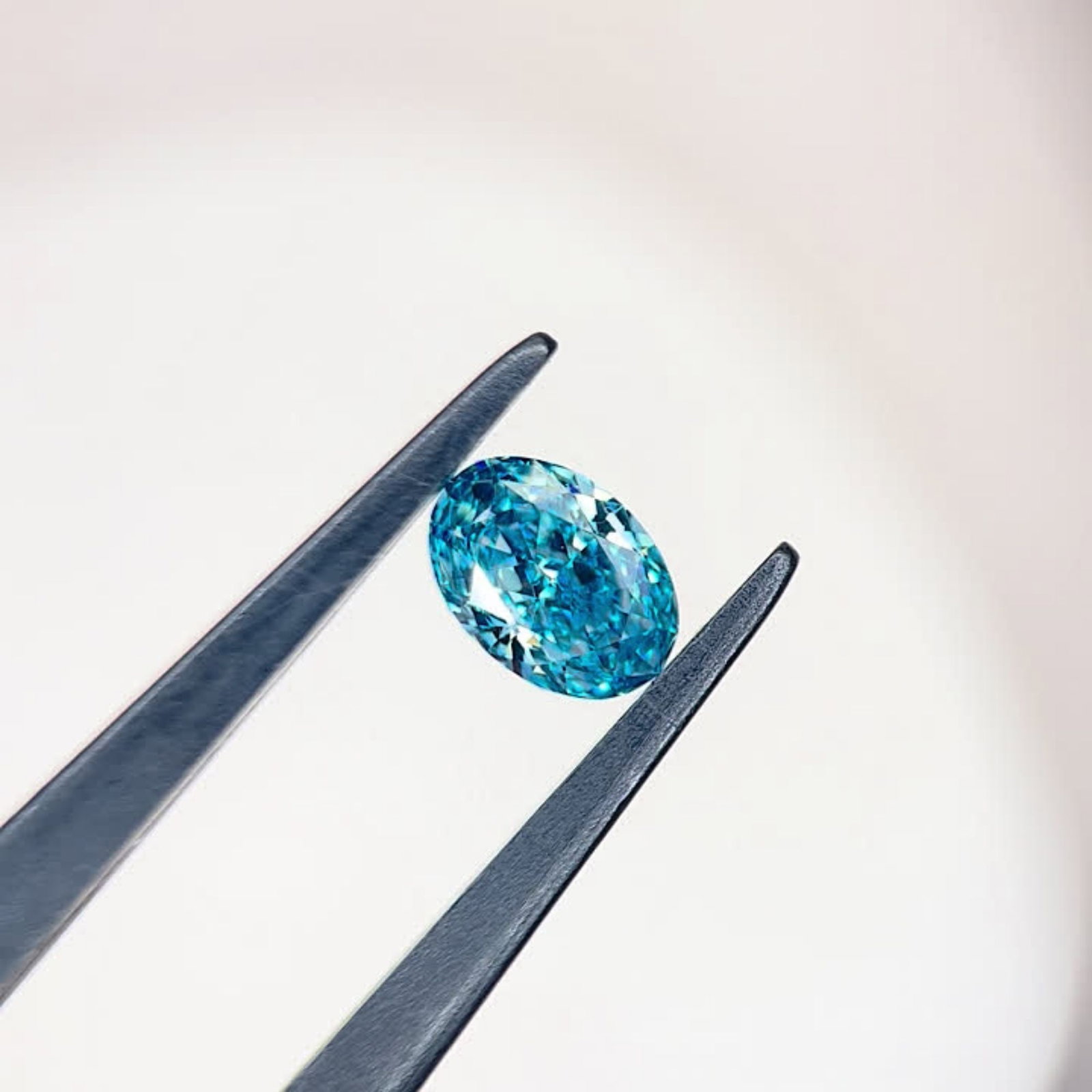 Loose Diamond - OVAL 1.06ct Fancy Vivid Blue VVS2: Loose Diamond - OVAL 1.06ct Fancy Vivid Blue VVS2 Source: This is a real non-mined Diamond that has been grown in a lab Shape: OVAL Carats: 1.06 Color: Fancy Vivid Blue Certification: IGI Video: