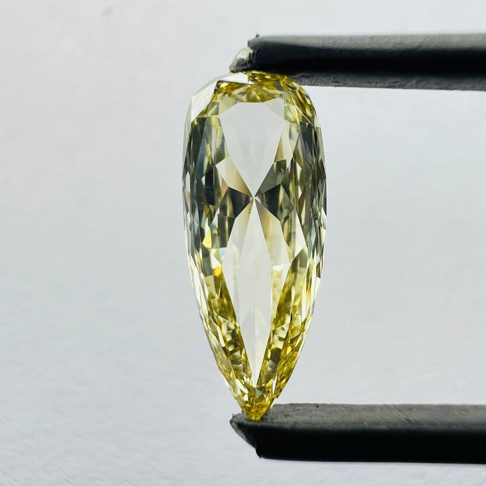 Loose Diamond - PEAR 1.28ct Yellow VVS2: Loose Diamond - PEAR 1.28ct Yellow VVS2 Source: This is a real non-mined Diamond that has been grown in a lab Shape: PEAR Carats: 1.28 Color: Yellow Certification: NONE The Diamond Depot Guarantee: Al