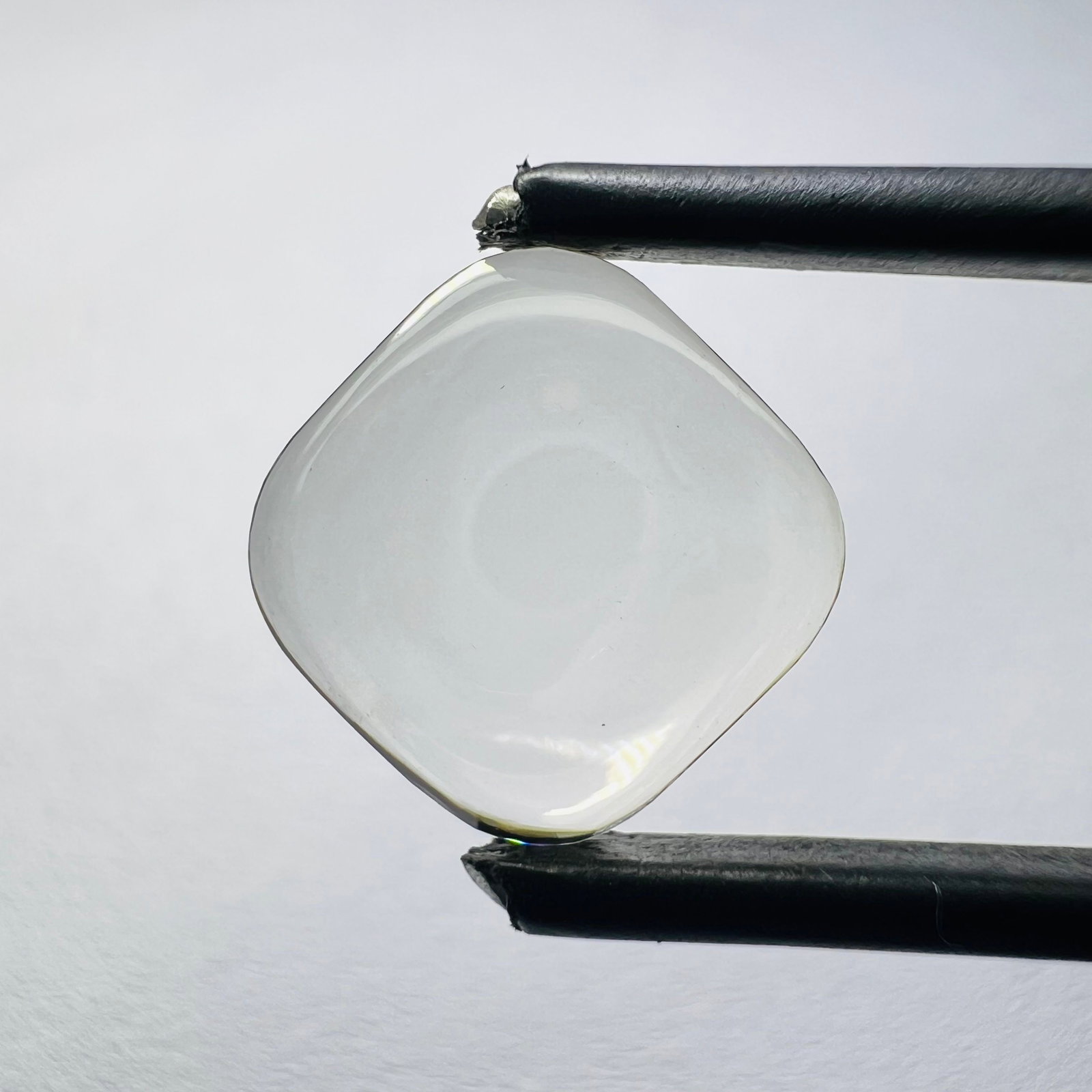 Loose Diamond - CUSHION BRILLIANT 2.32ct Brown VS1: Loose Diamond - CUSHION BRILLIANT 2.32ct Brown VS1 Source: This is a real non-mined Diamond that has been grown in a lab Shape: CUSHION BRILLIANT Carats: 2.32 Color: Brown Certification: NONE The Diam