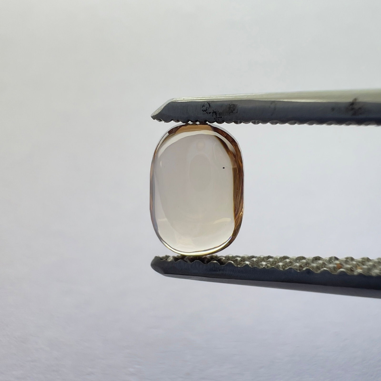 Loose Diamond - CUSHION BRILLIANT 0.69ct Champagne VVS2: Loose Diamond - CUSHION BRILLIANT 0.69ct Champagne VVS2 Source: This is a real non-mined Diamond that has been grown in a lab Shape: CUSHION BRILLIANT Carats: 0.69 Color: Champagne Certification: NONE
