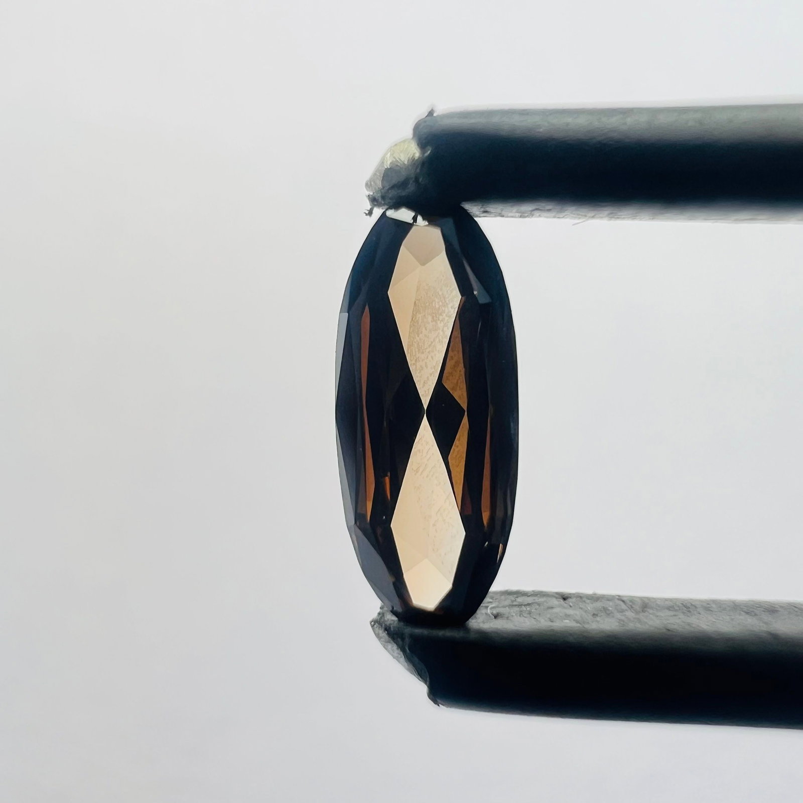 Loose Diamond - OVAL 0.22ct Brown VS1: Loose Diamond - OVAL 0.22ct Brown VS1 Source: This is a real non-mined Diamond that has been grown in a lab Shape: OVAL Carats: 0.22 Color: Brown Certification: NONE The Diamond Depot Guarantee: All i