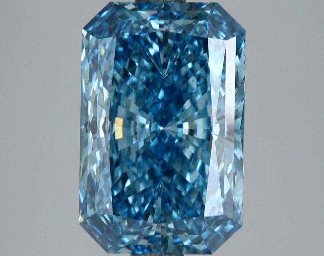 Loose Diamond - RADIANT 4.31ct Fancy Vivid Blue VS1: Loose Diamond - RADIANT 4.31ct Fancy Vivid Blue VS1 Source: This is a real non-mined Diamond that has been grown in a lab Shape: RADIANT Carats: 4.31 Color: Fancy Vivid Blue Certification: IGI Video:
