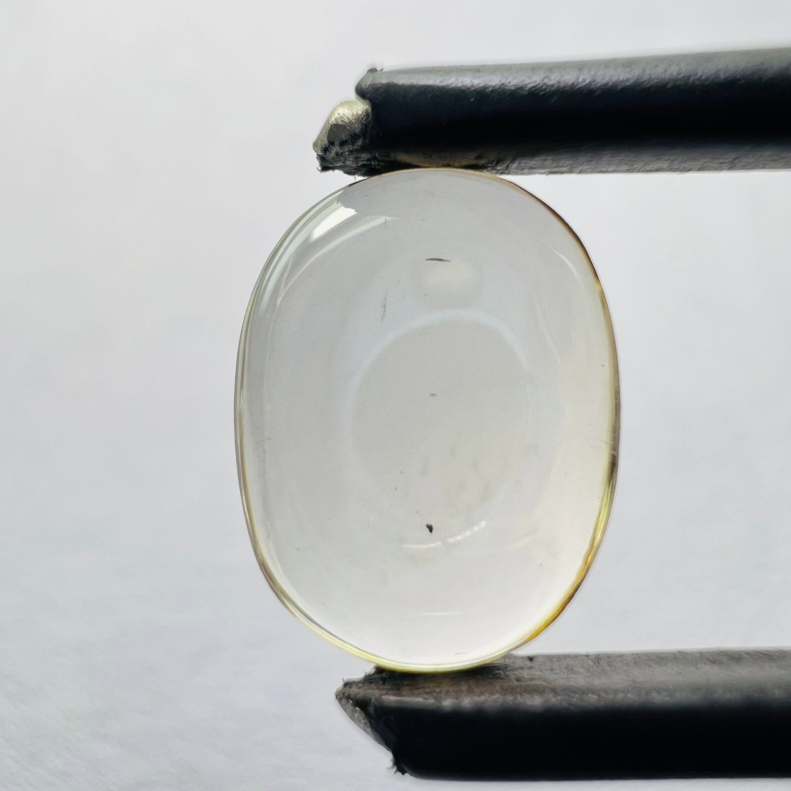 Loose Diamond - OVAL 0.93ct Brown VS2: Loose Diamond - OVAL 0.93ct Brown VS2 Source: This is a real non-mined Diamond that has been grown in a lab Shape: OVAL Carats: 0.93 Color: Brown Certification: NONE Video: